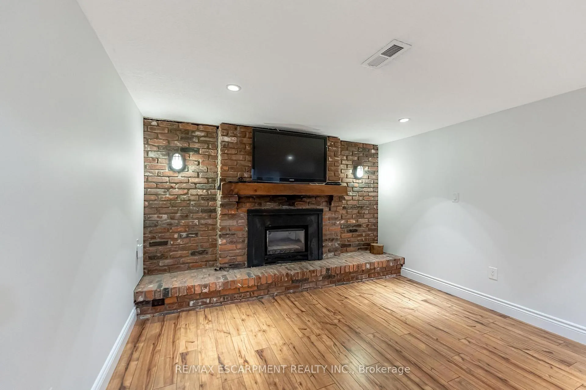 Photo 24 of 63 West 25th Street, Hamilton, Westcliffe — HOMEH