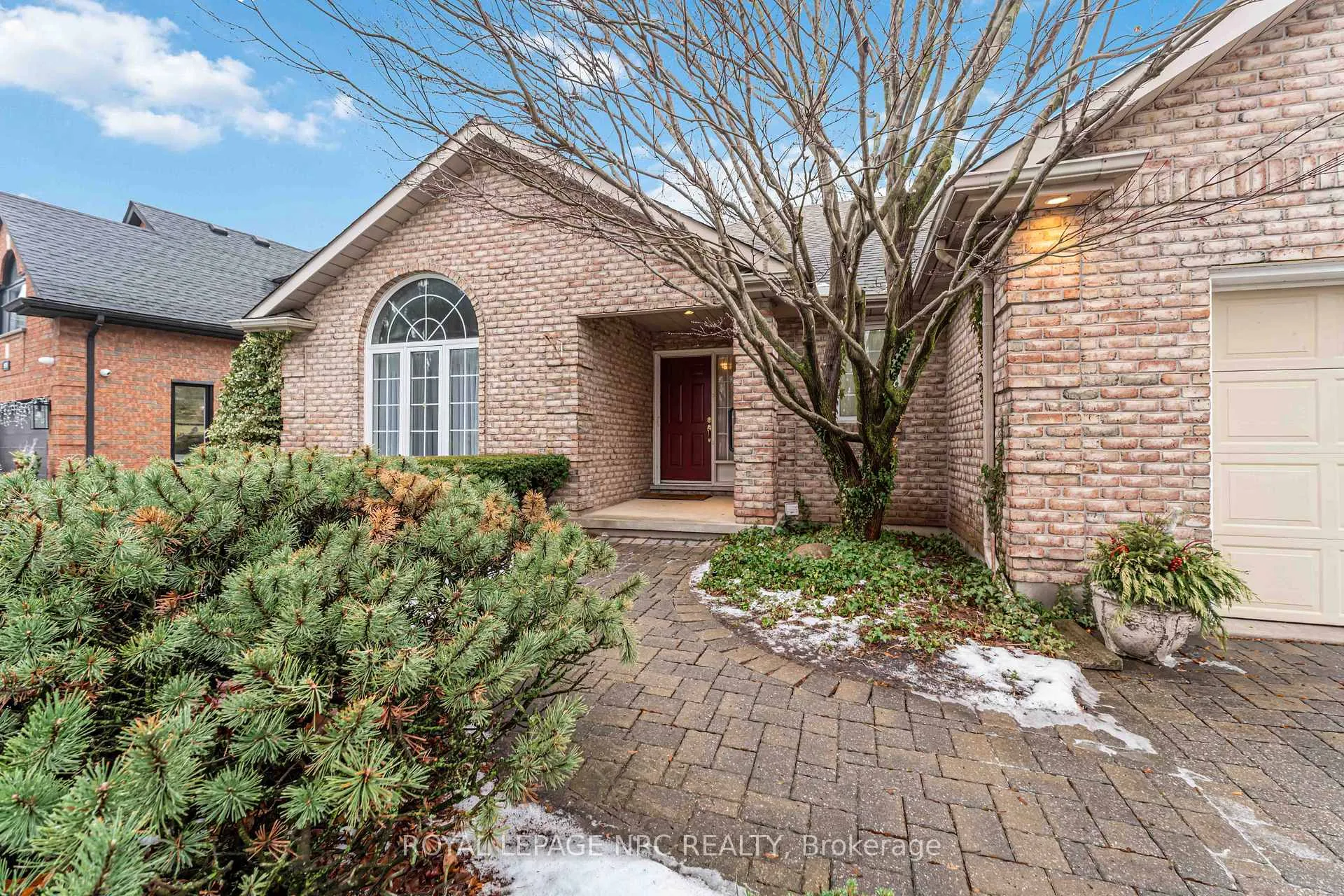 Photo 3 of 5985 Mountaingate Drive, Niagara Falls, Church's Lane — HOMEH