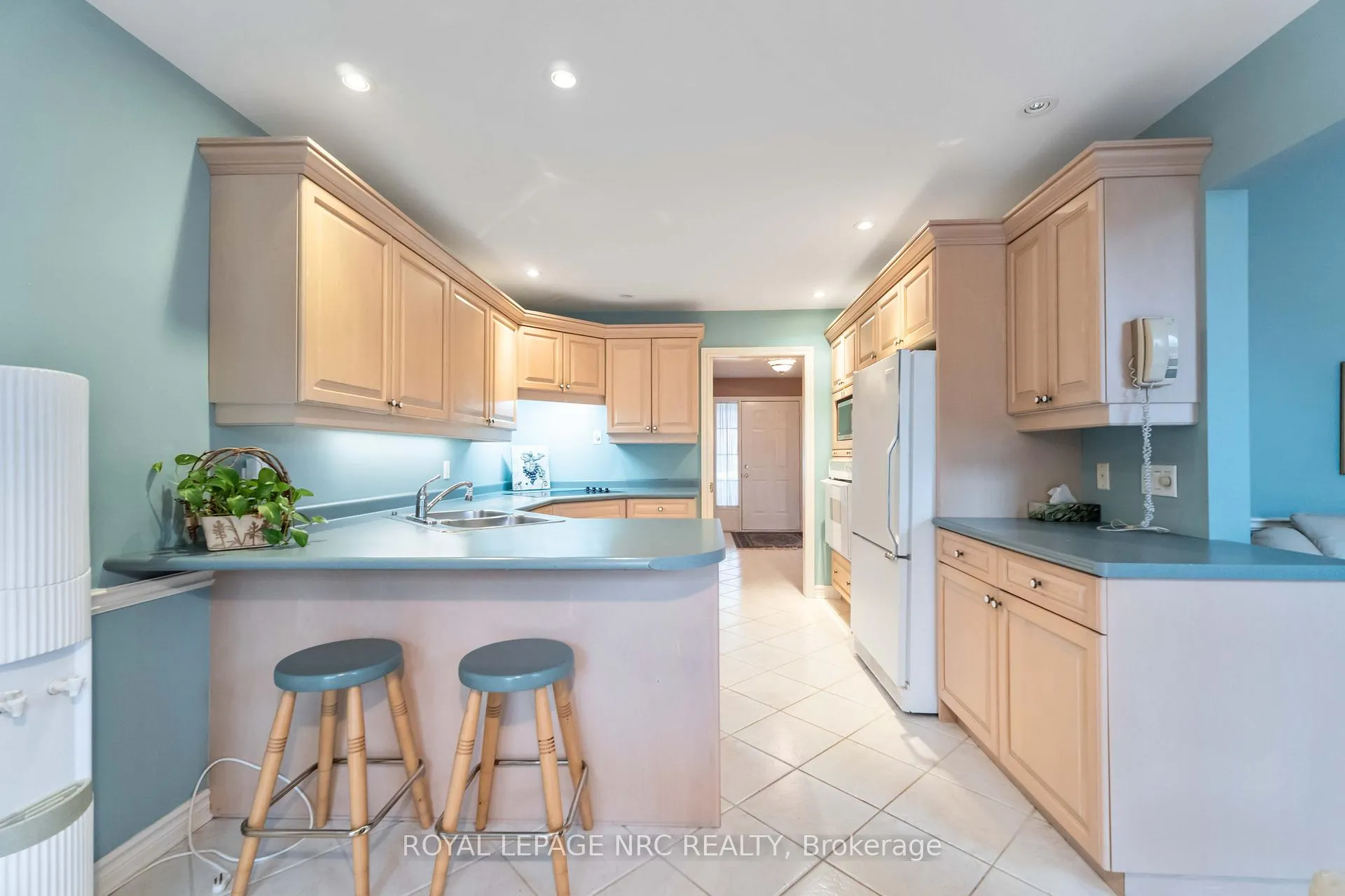 Photo 17 of 5985 Mountaingate Drive, Niagara Falls, Church's Lane — HOMEH