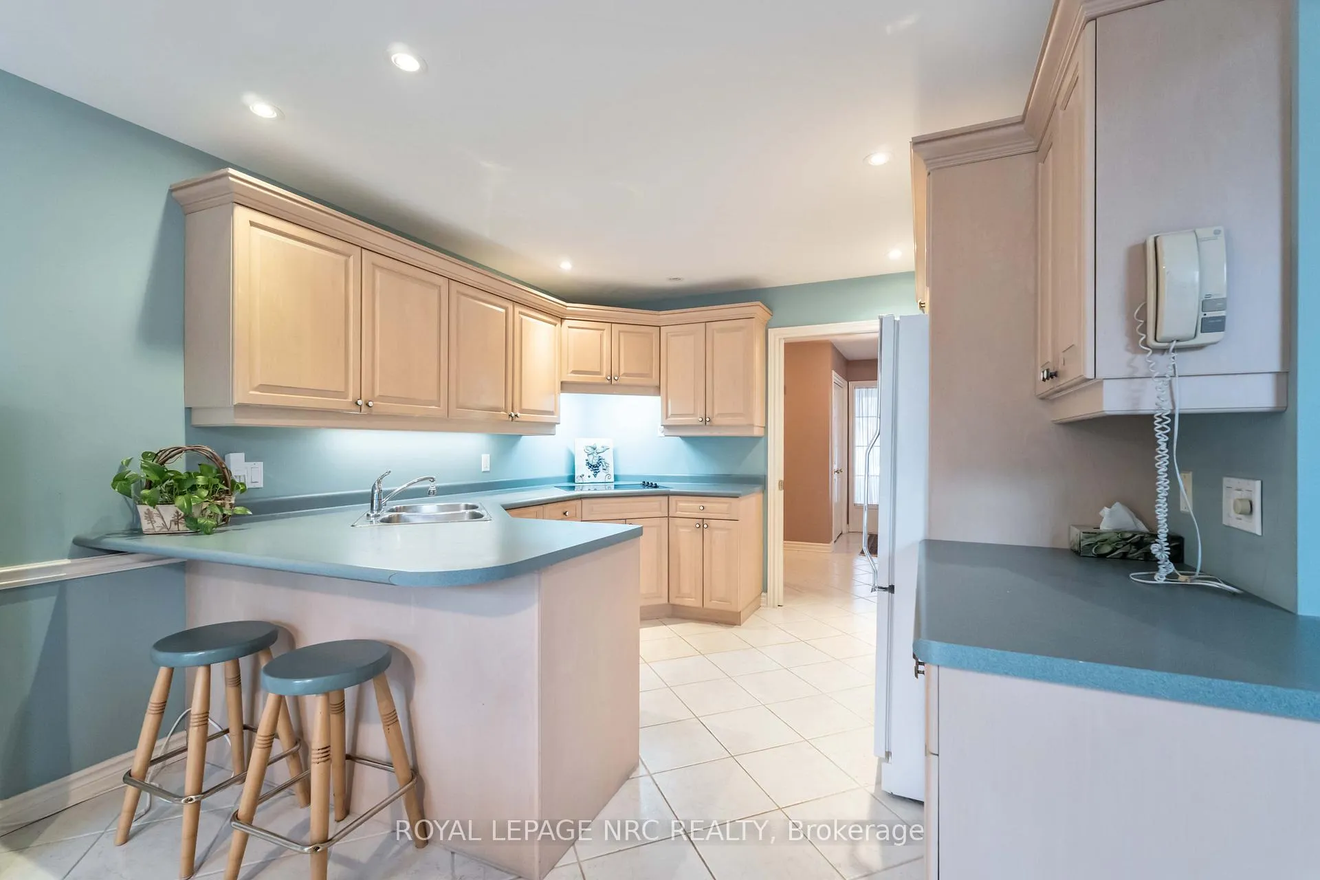 Photo 18 of 5985 Mountaingate Drive, Niagara Falls, Church's Lane — HOMEH