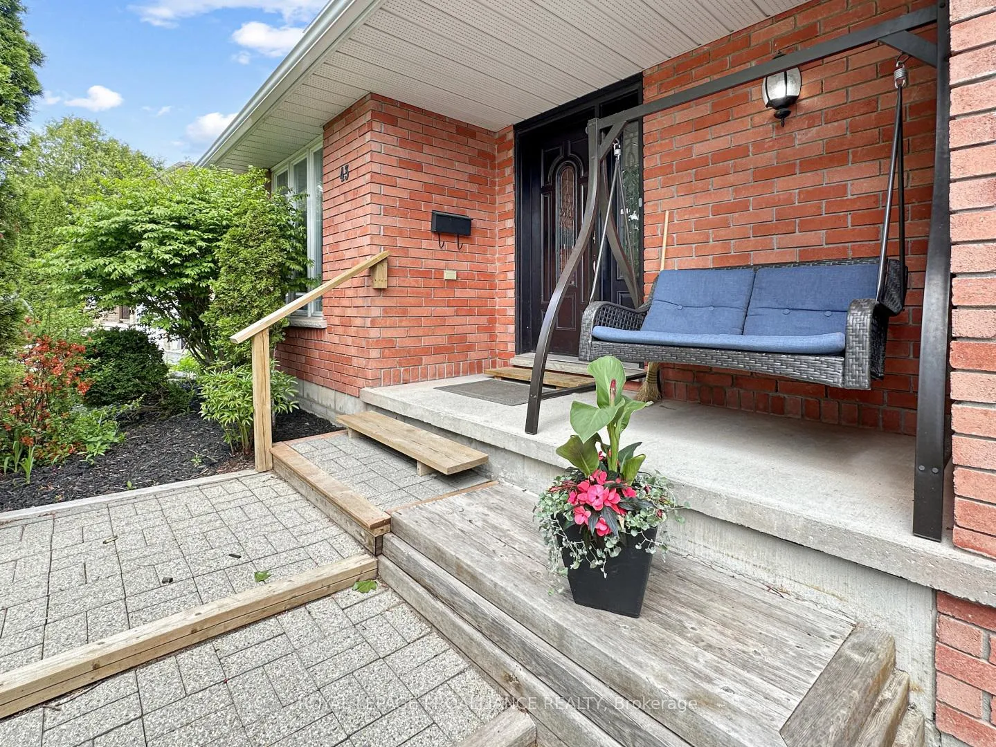 Photo 4 of 43 Dungannon Drive, Belleville, Belleville Ward — HOMEH