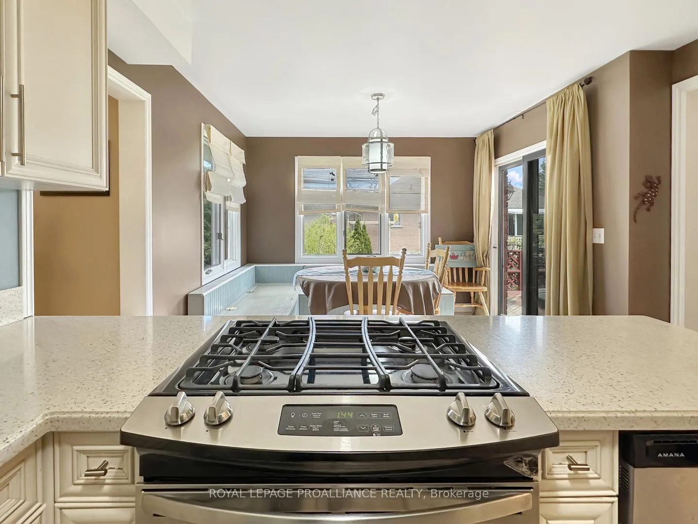 Photo 18 of 43 Dungannon Drive, Belleville, Belleville Ward — HOMEH
