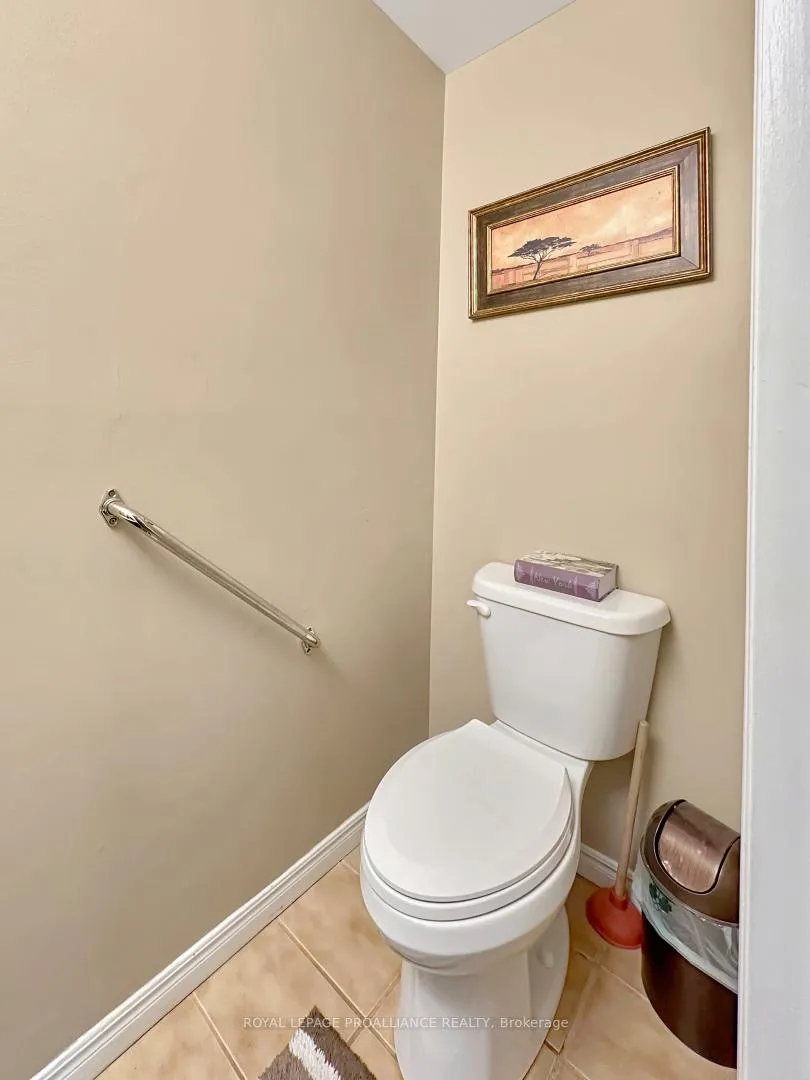 Photo 23 of 43 Dungannon Drive, Belleville, Belleville Ward — HOMEH