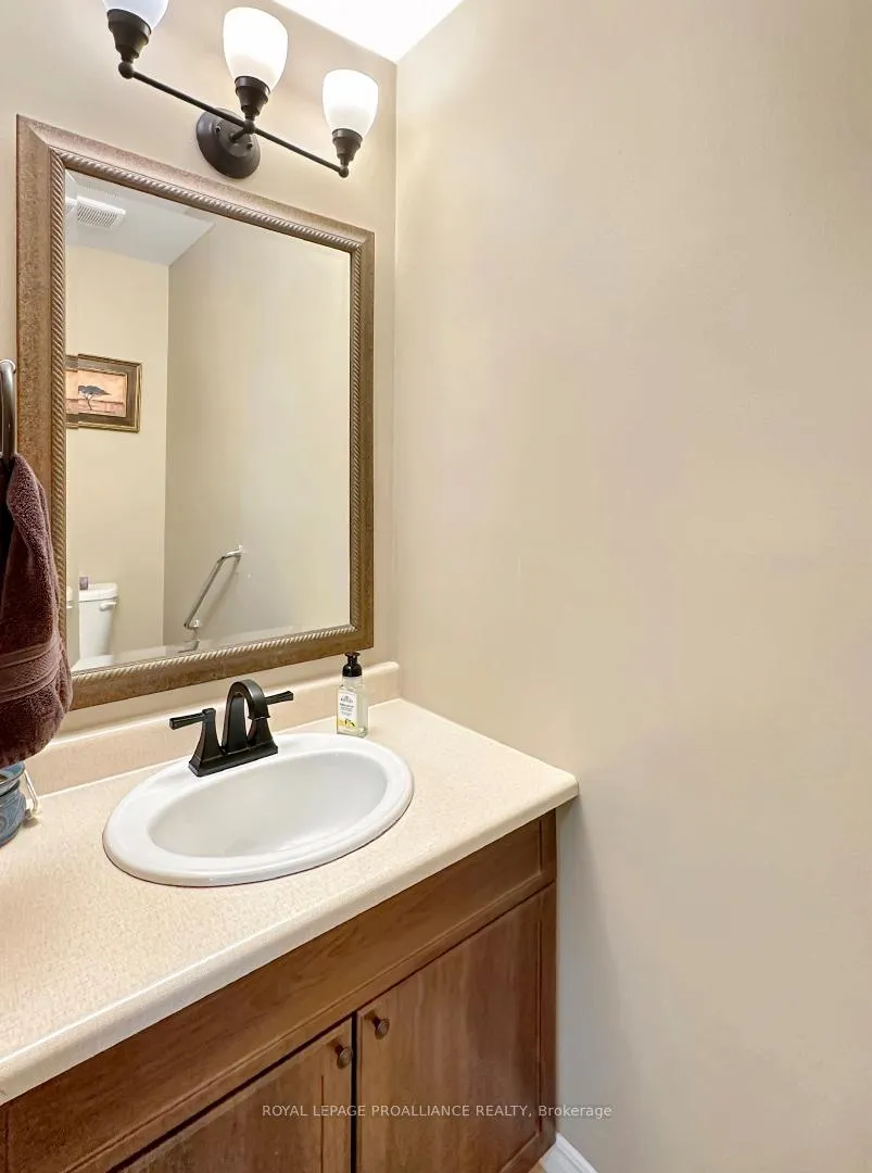 Photo 24 of 43 Dungannon Drive, Belleville, Belleville Ward — HOMEH