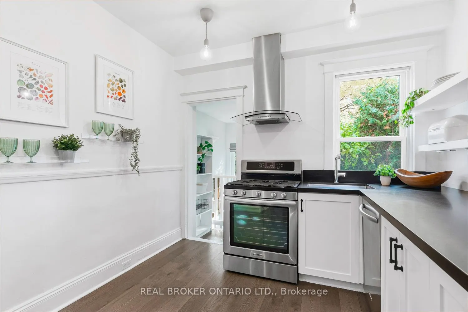 Photo 11 of 7 Juniper Avenue, Toronto, The Beaches — HOMEH
