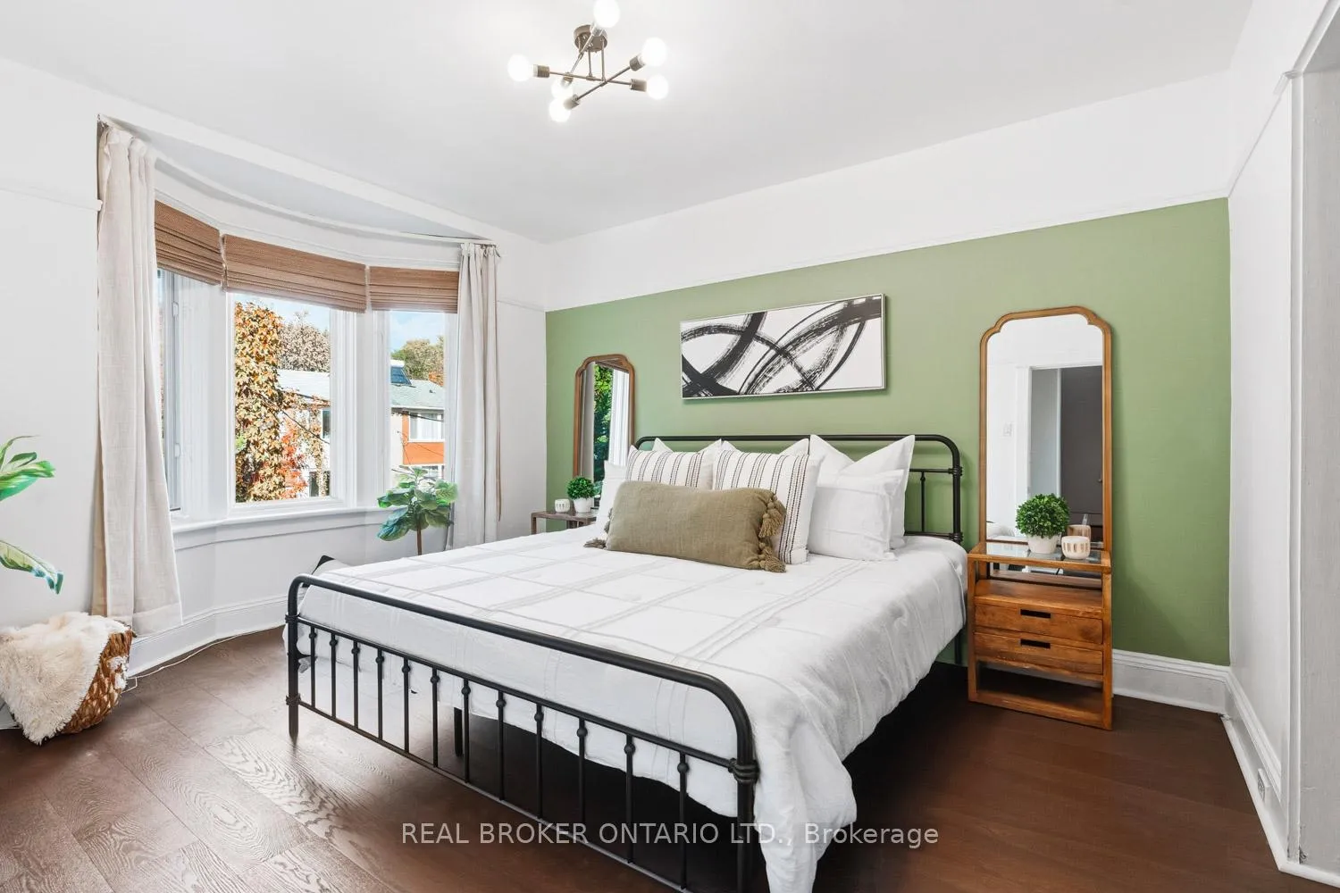 Photo 12 of 7 Juniper Avenue, Toronto, The Beaches — HOMEH