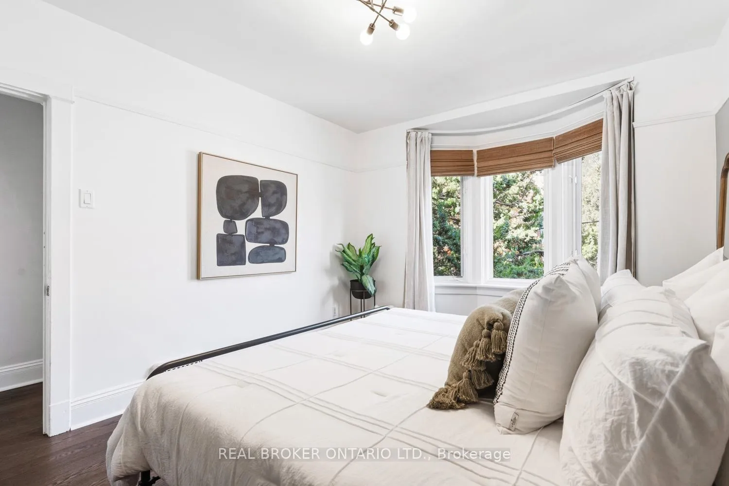 Photo 13 of 7 Juniper Avenue, Toronto, The Beaches — HOMEH