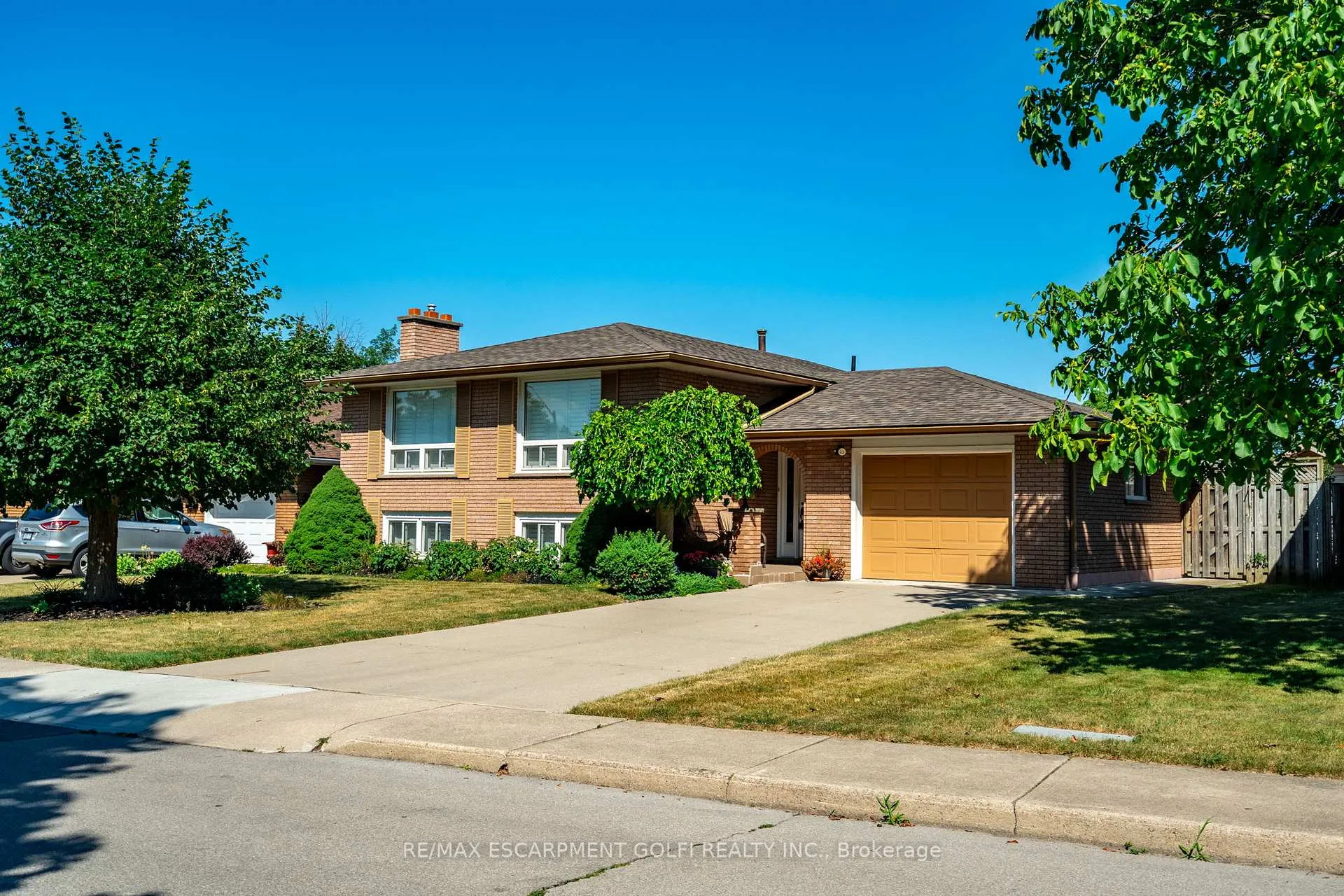 Photo 2 of 5 Rouge Hill Court, Hamilton, Red Hill — HOMEH