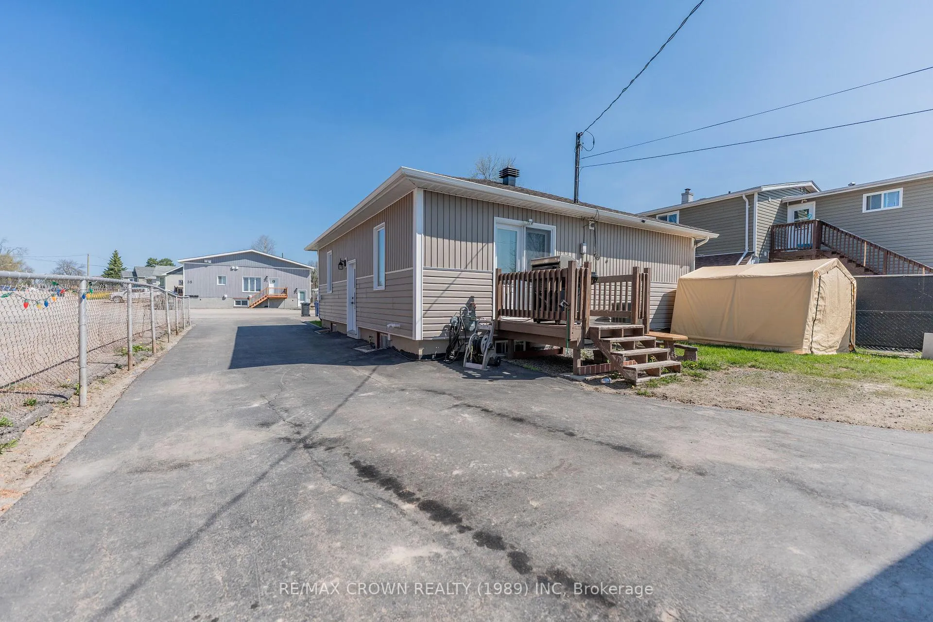 Photo 3 of 40 Cedar Street, Kapuskasing — HOMEH