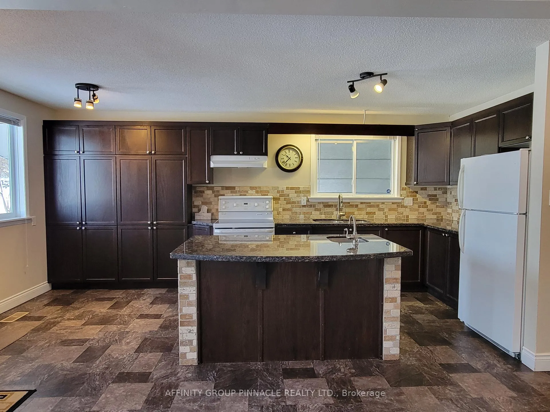 Photo 9 of 524 Sarah Street, Brock, Beaverton — HOMEH
