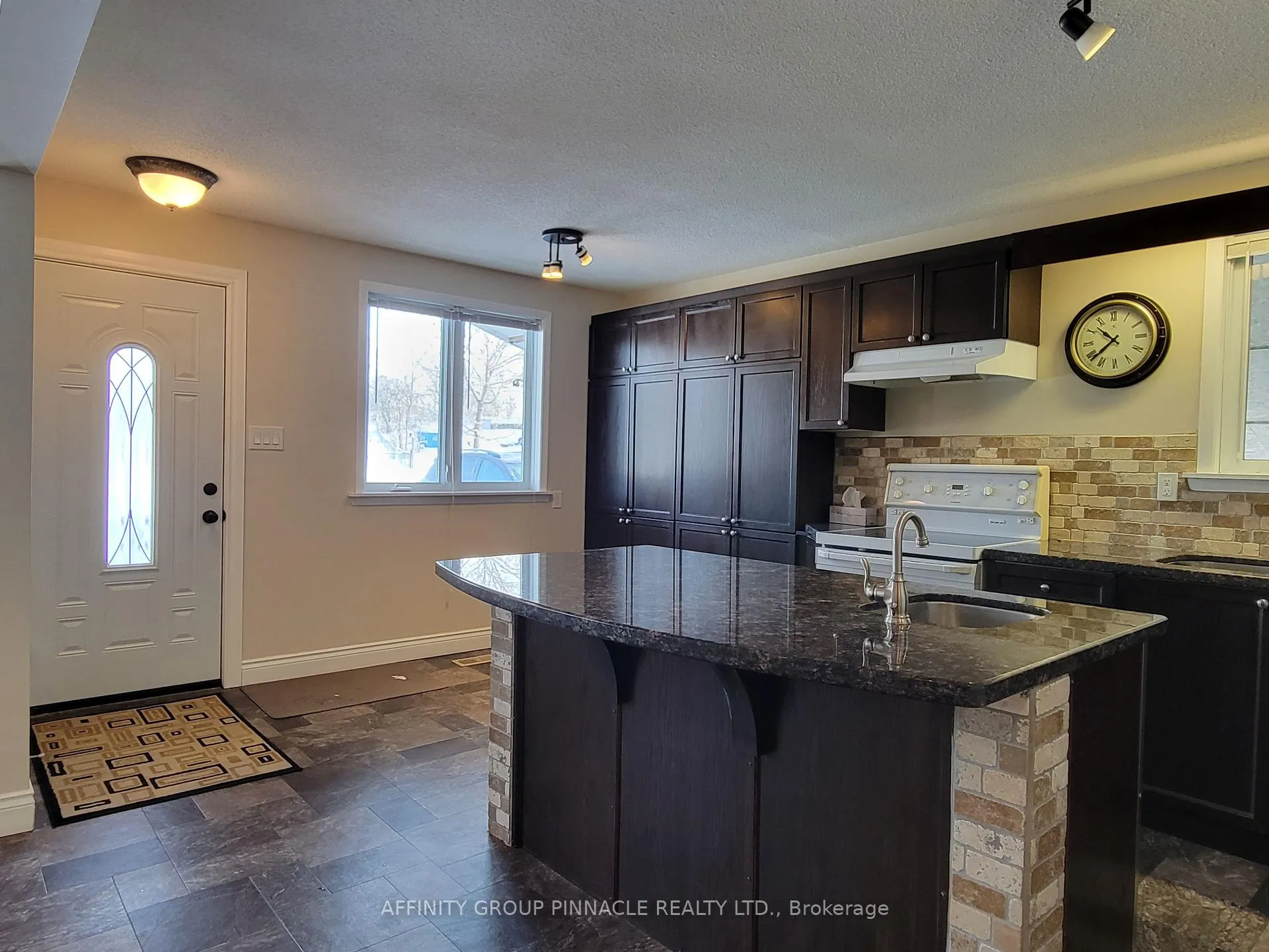 Photo 10 of 524 Sarah Street, Brock, Beaverton — HOMEH