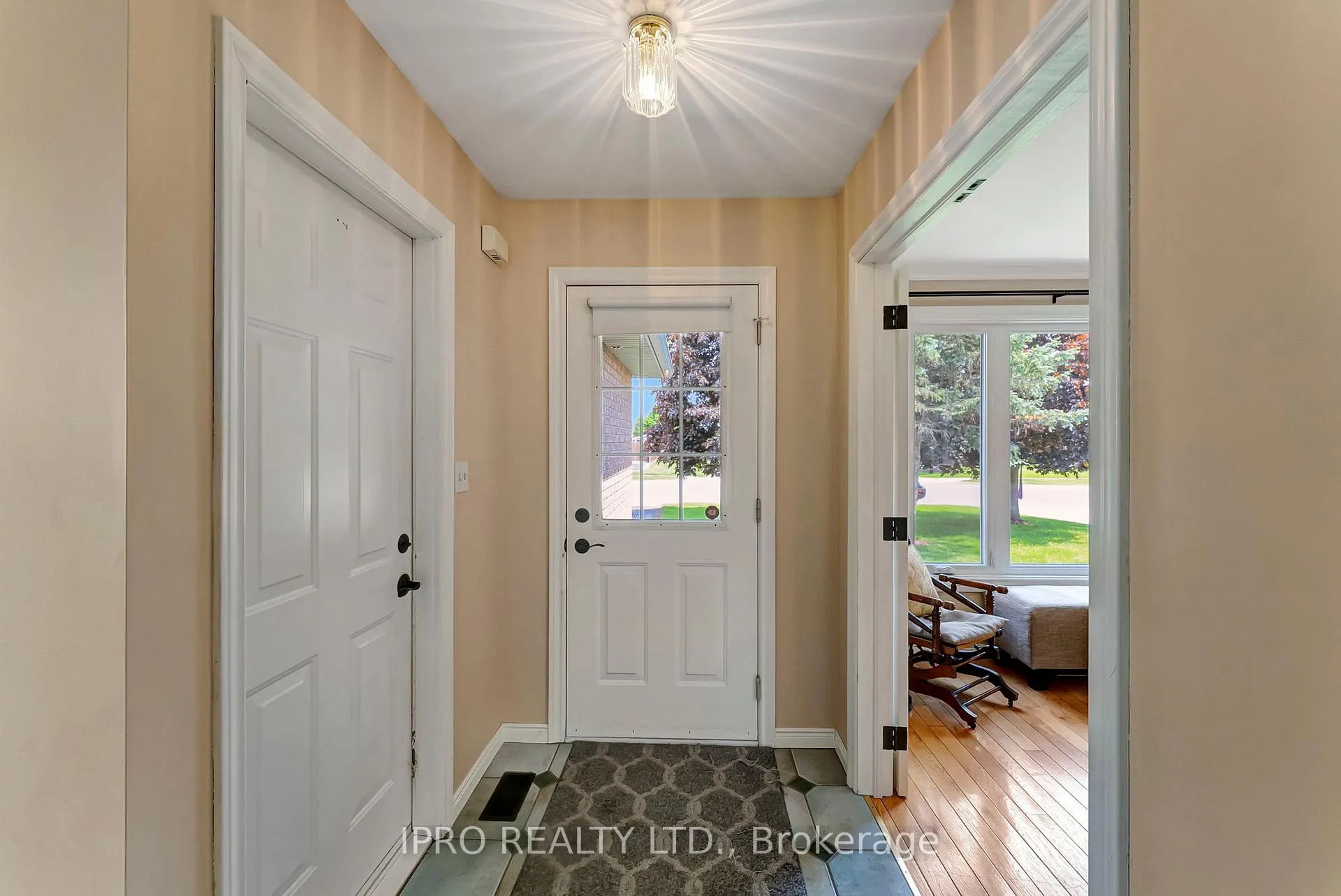 Photo 3 of 28 Celtic Drive, Haldimand — HOMEH