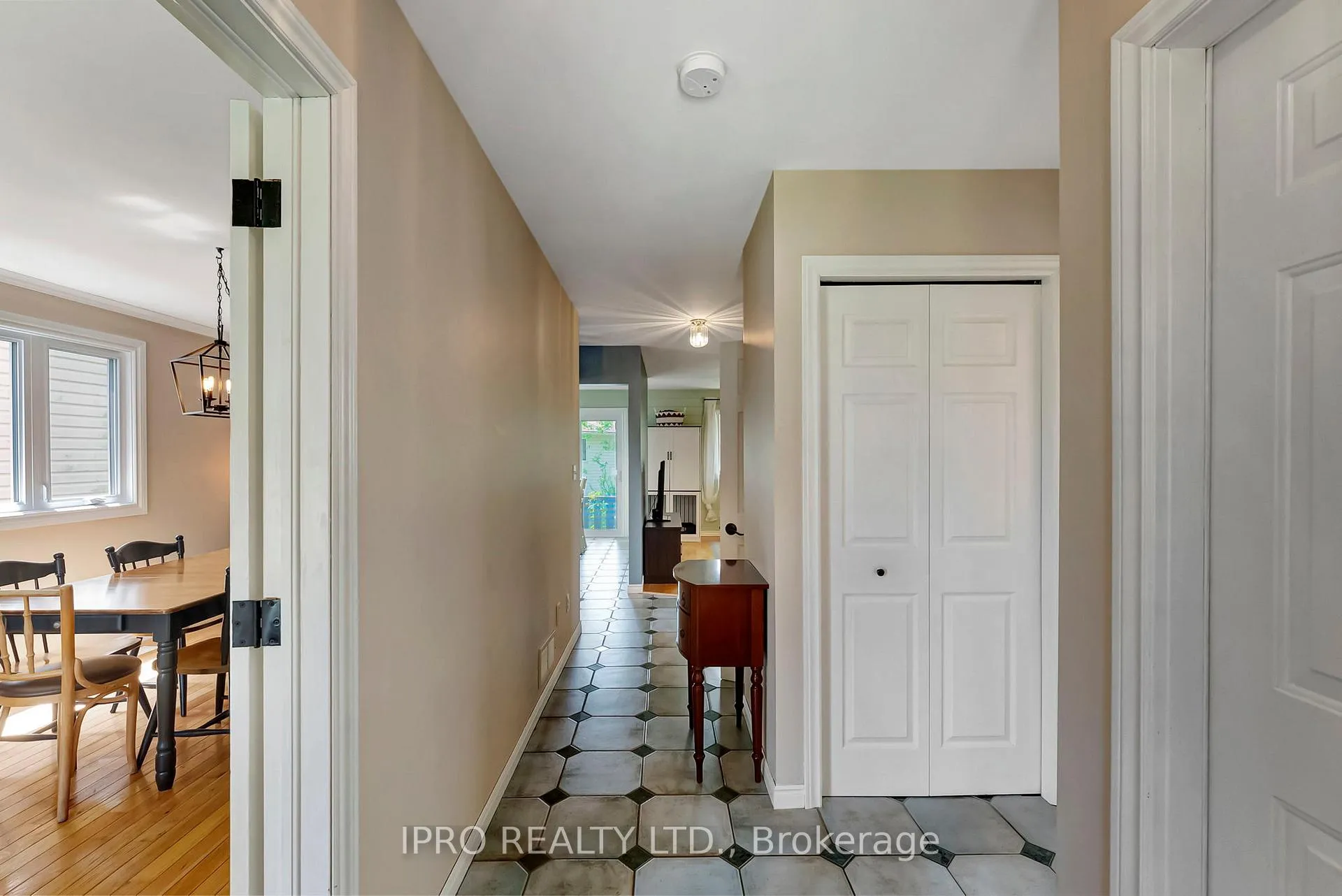 Photo 4 of 28 Celtic Drive, Haldimand — HOMEH