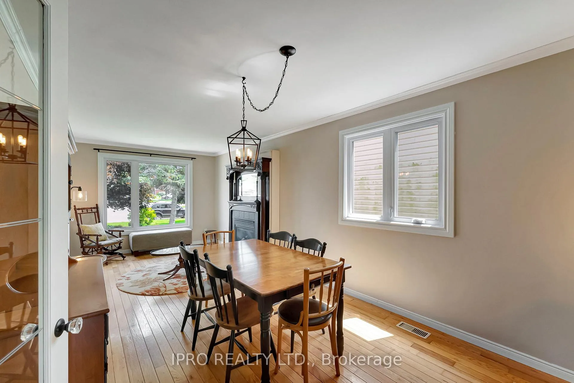 Photo 8 of 28 Celtic Drive, Haldimand — HOMEH