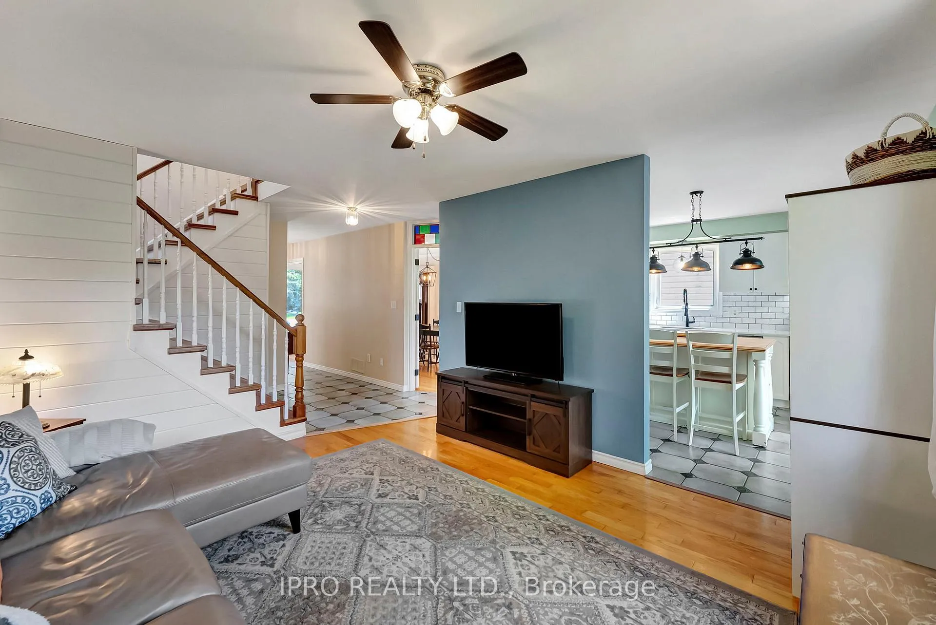 Photo 12 of 28 Celtic Drive, Haldimand — HOMEH