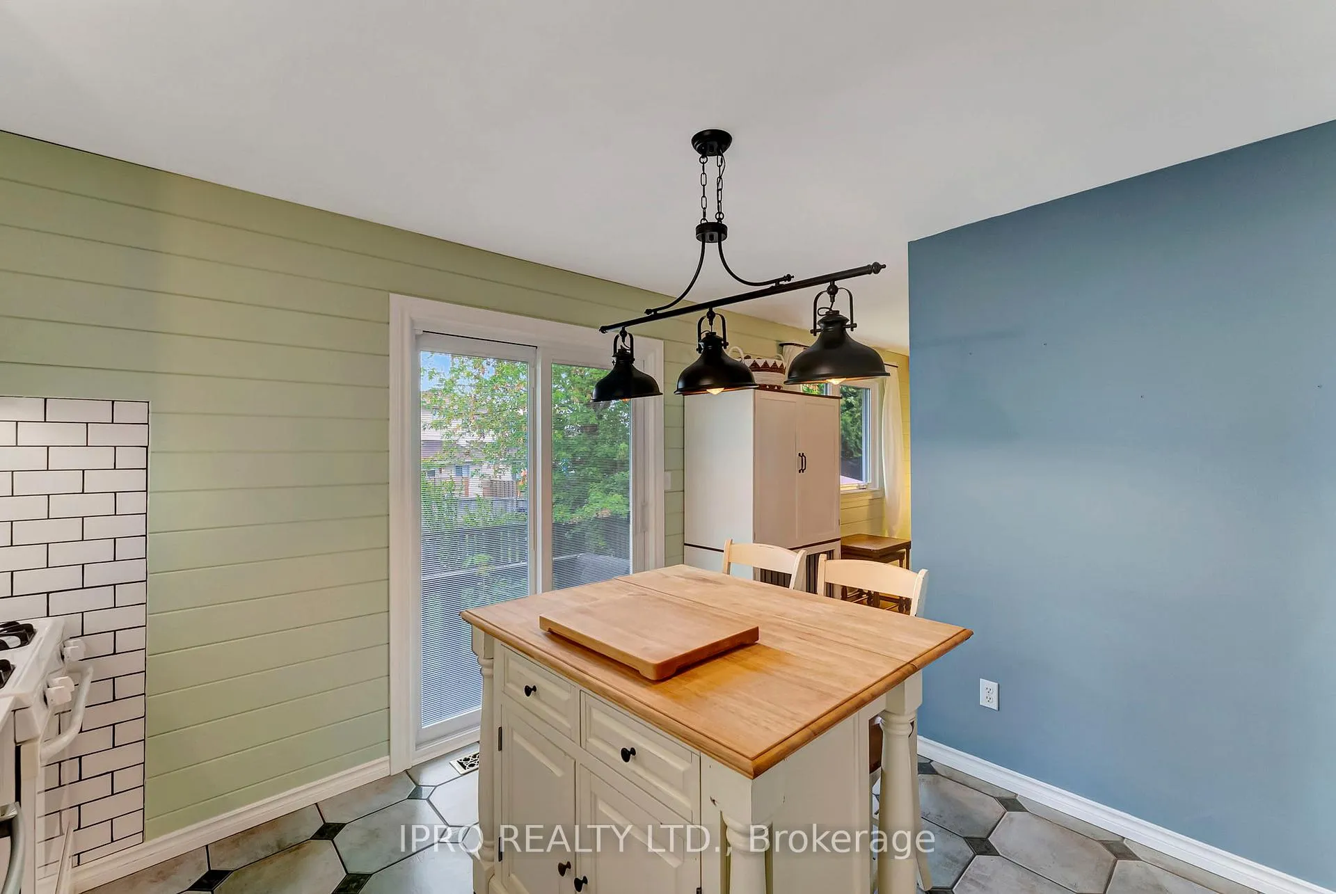 Photo 16 of 28 Celtic Drive, Haldimand — HOMEH