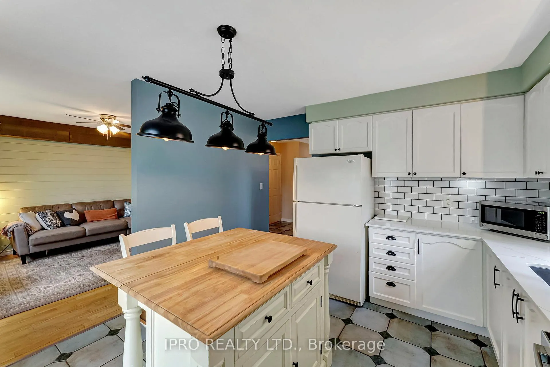Photo 17 of 28 Celtic Drive, Haldimand — HOMEH