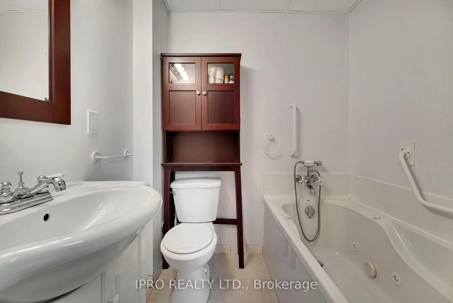 Photo 31 of 28 Celtic Drive, Haldimand — HOMEH