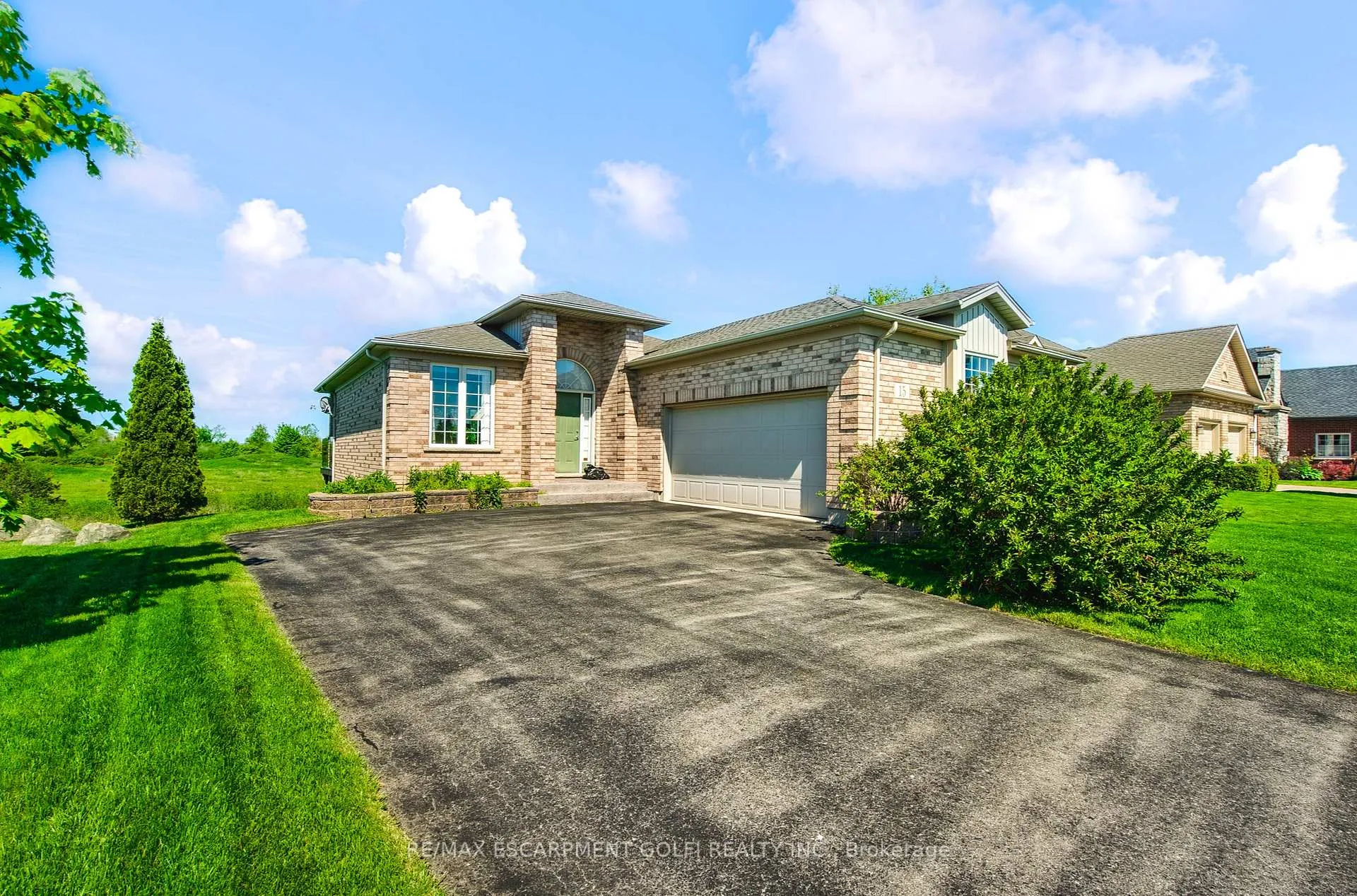 Photo 1 of 15 Old Course Trail, Welland, Hwy 406/Welland — HOMEH