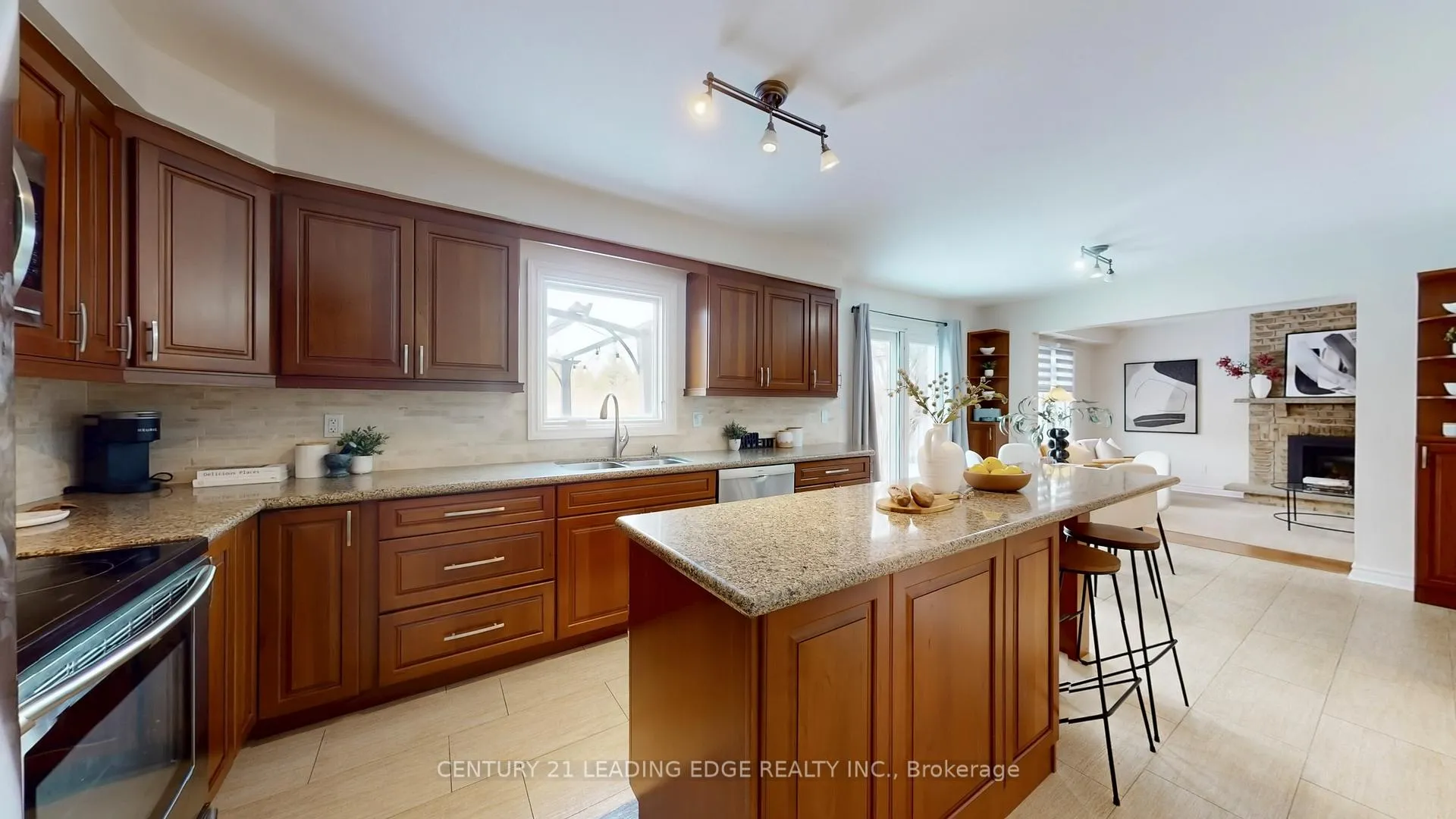 Photo 4 of 692 Amaretto Avenue, Pickering, Amberlea — HOMEH