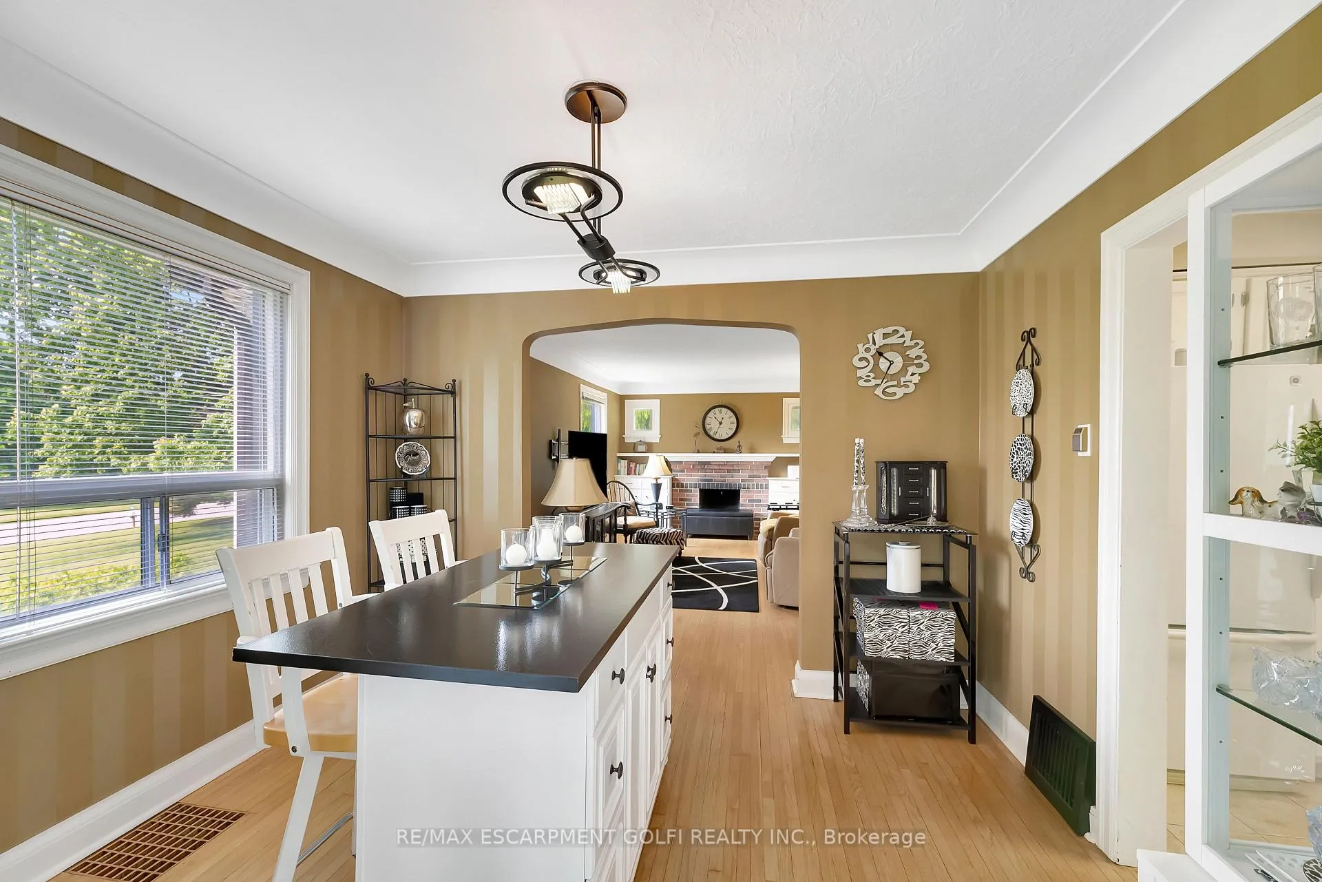 Photo 10 of 303 Highway No 5, Brant, South Dumfries — HOMEH