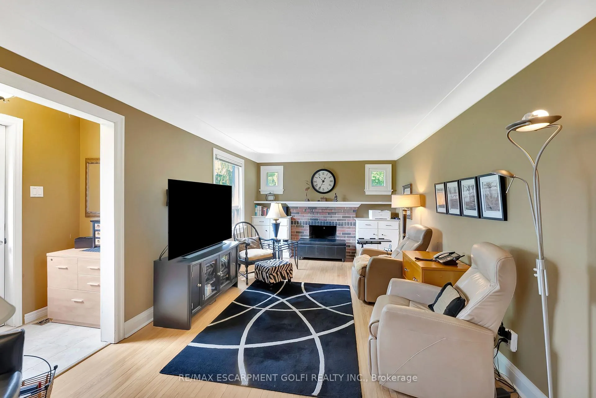 Photo 11 of 303 Highway No 5, Brant, South Dumfries — HOMEH