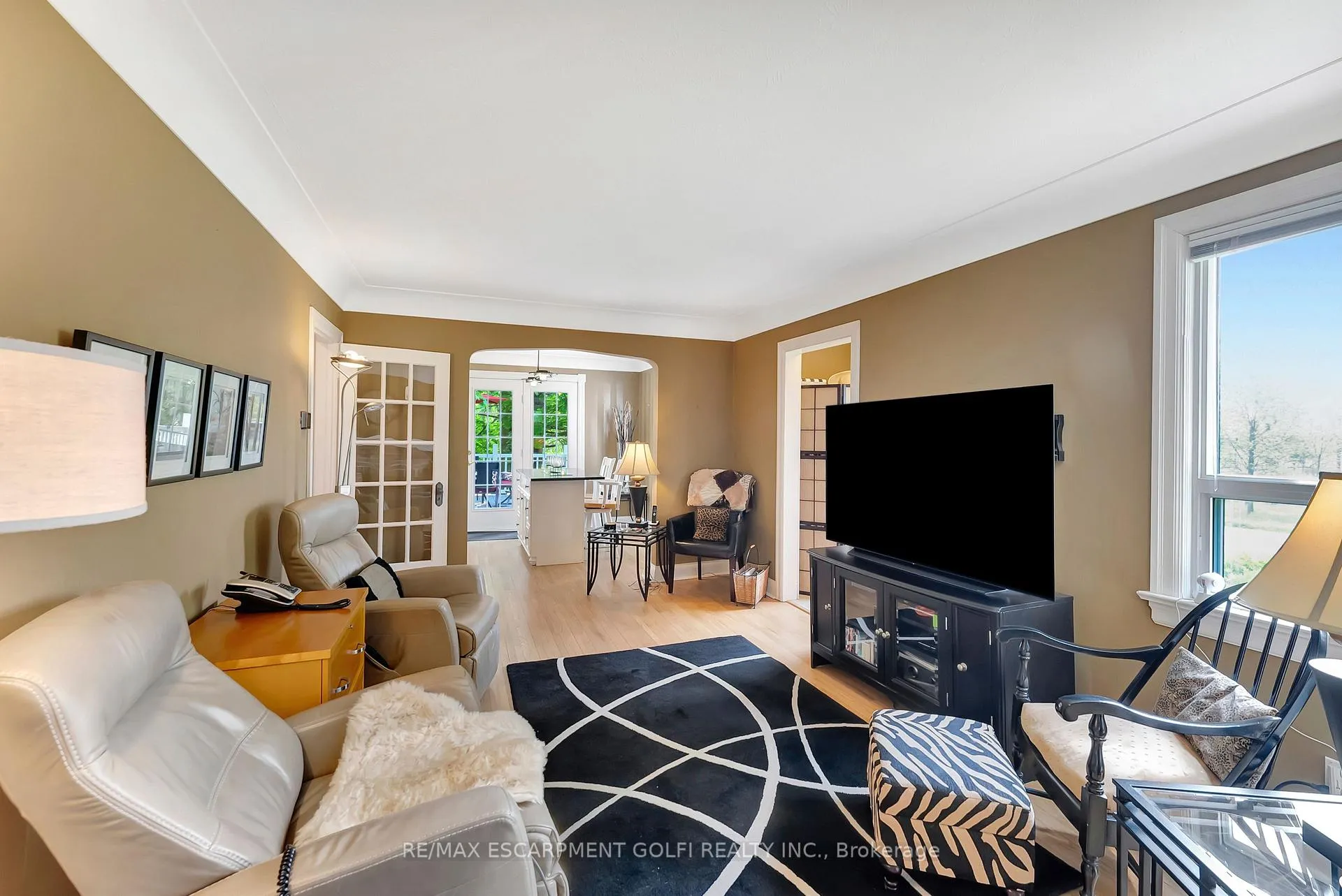Photo 12 of 303 Highway No 5, Brant, South Dumfries — HOMEH