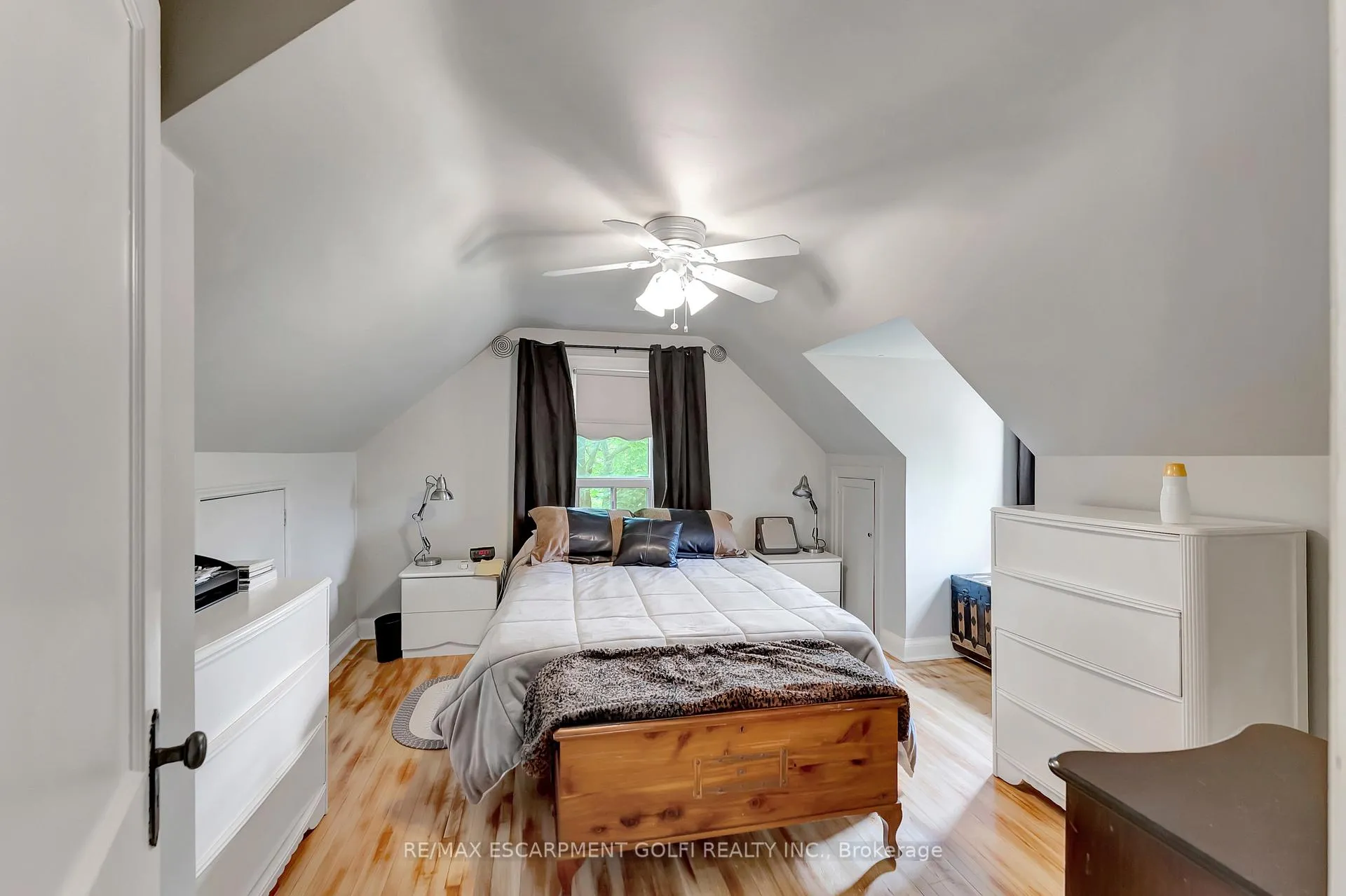 Photo 15 of 303 Highway No 5, Brant, South Dumfries — HOMEH