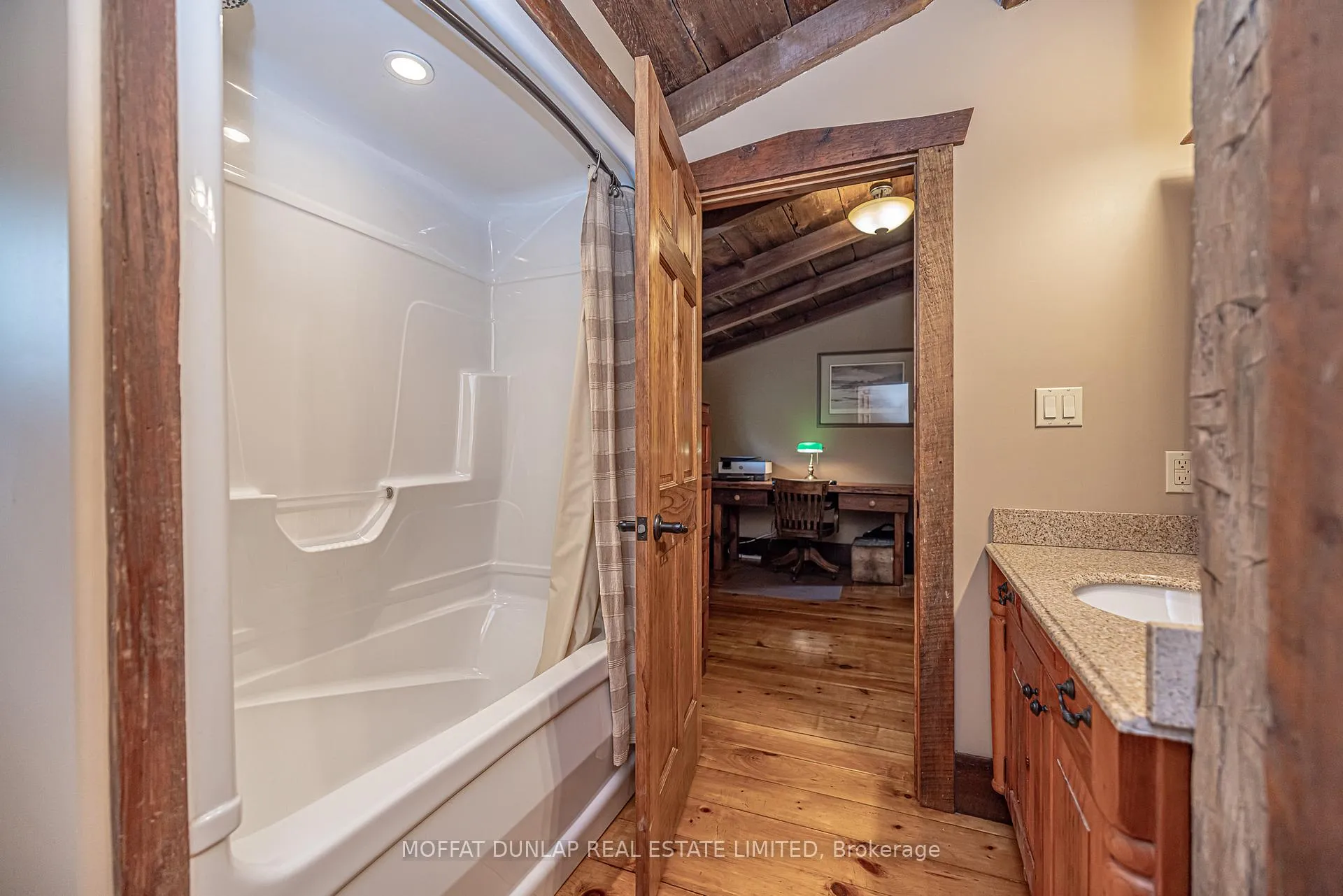 Photo 23 of 1470 Scarlett Line, Springwater, Elmvale — HOMEH