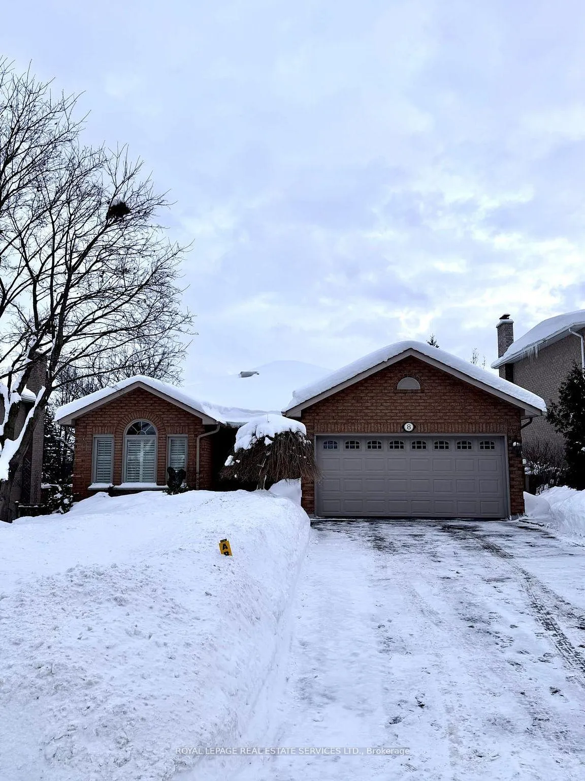 Photo 2 of 8 Macallister Court, Barrie, Letitia Heights — HOMEH