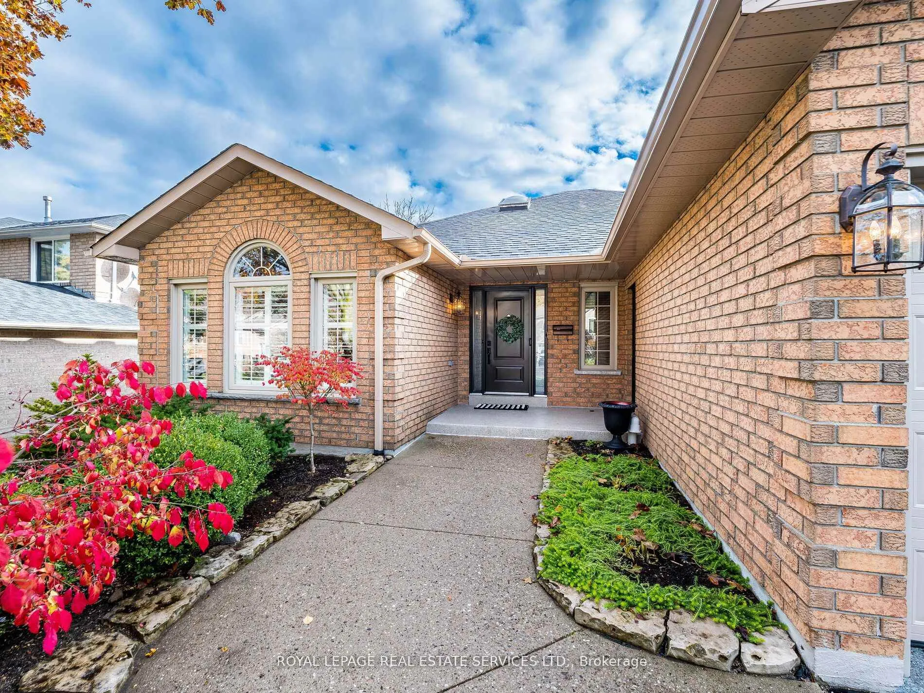 Photo 5 of 8 Macallister Court, Barrie, Letitia Heights — HOMEH