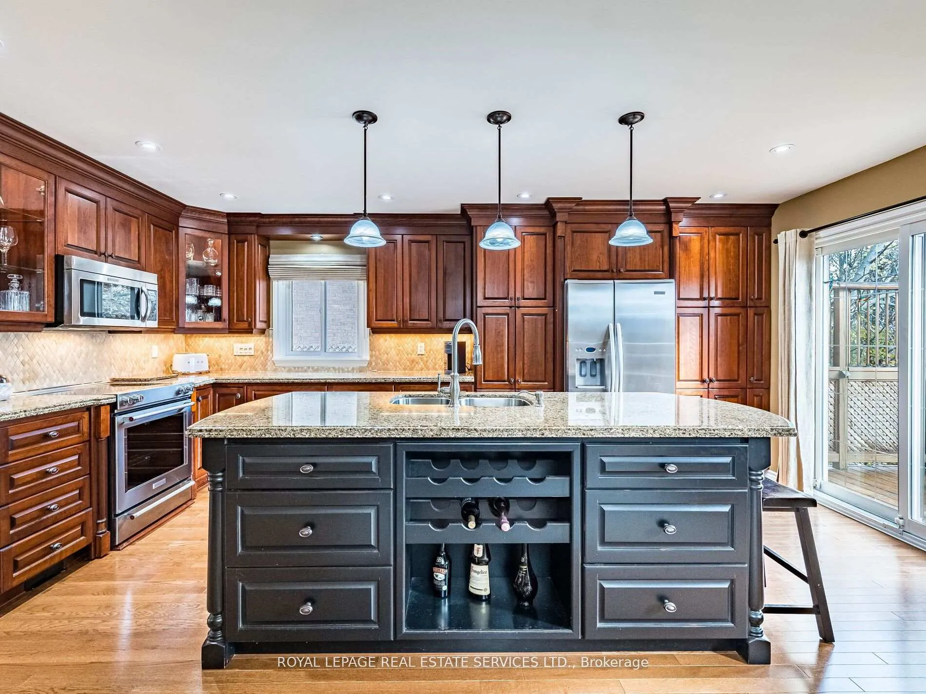Photo 12 of 8 Macallister Court, Barrie, Letitia Heights — HOMEH