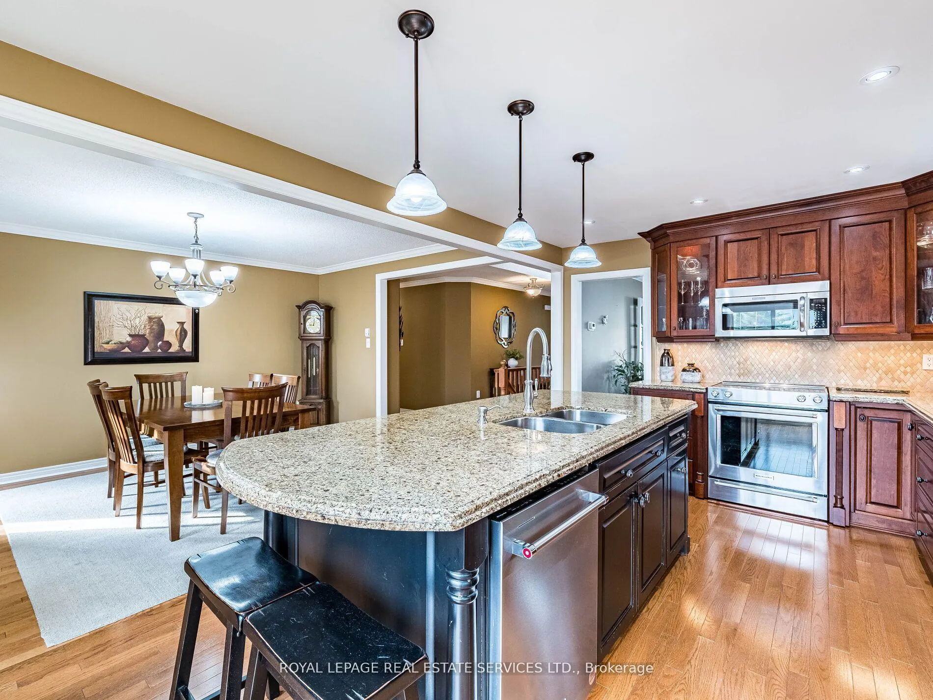 Photo 16 of 8 Macallister Court, Barrie, Letitia Heights — HOMEH