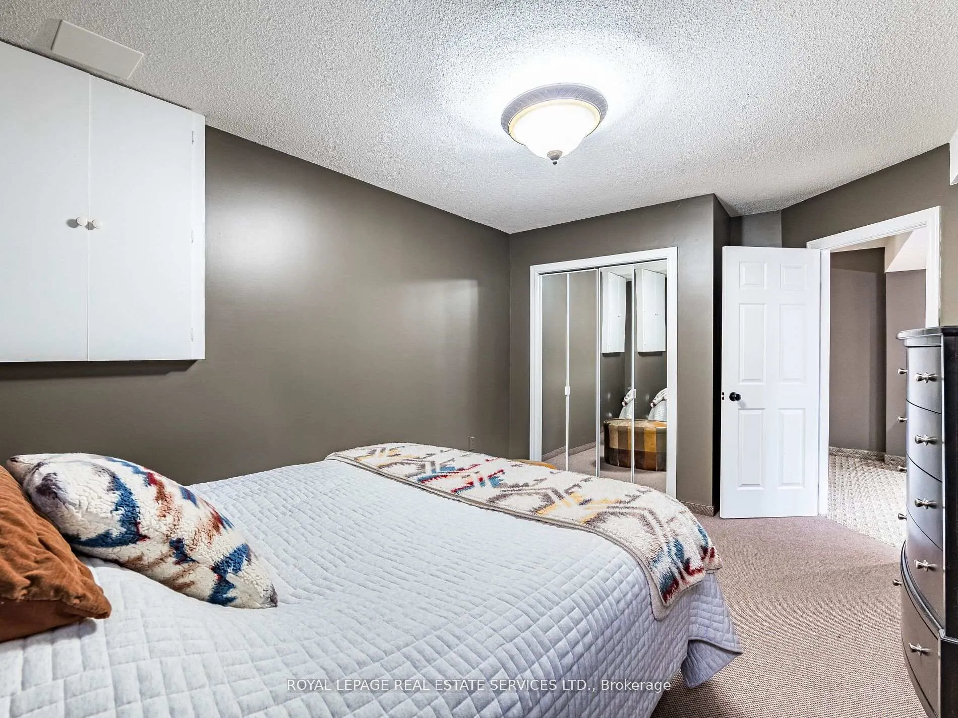 Photo 37 of 8 Macallister Court, Barrie, Letitia Heights — HOMEH
