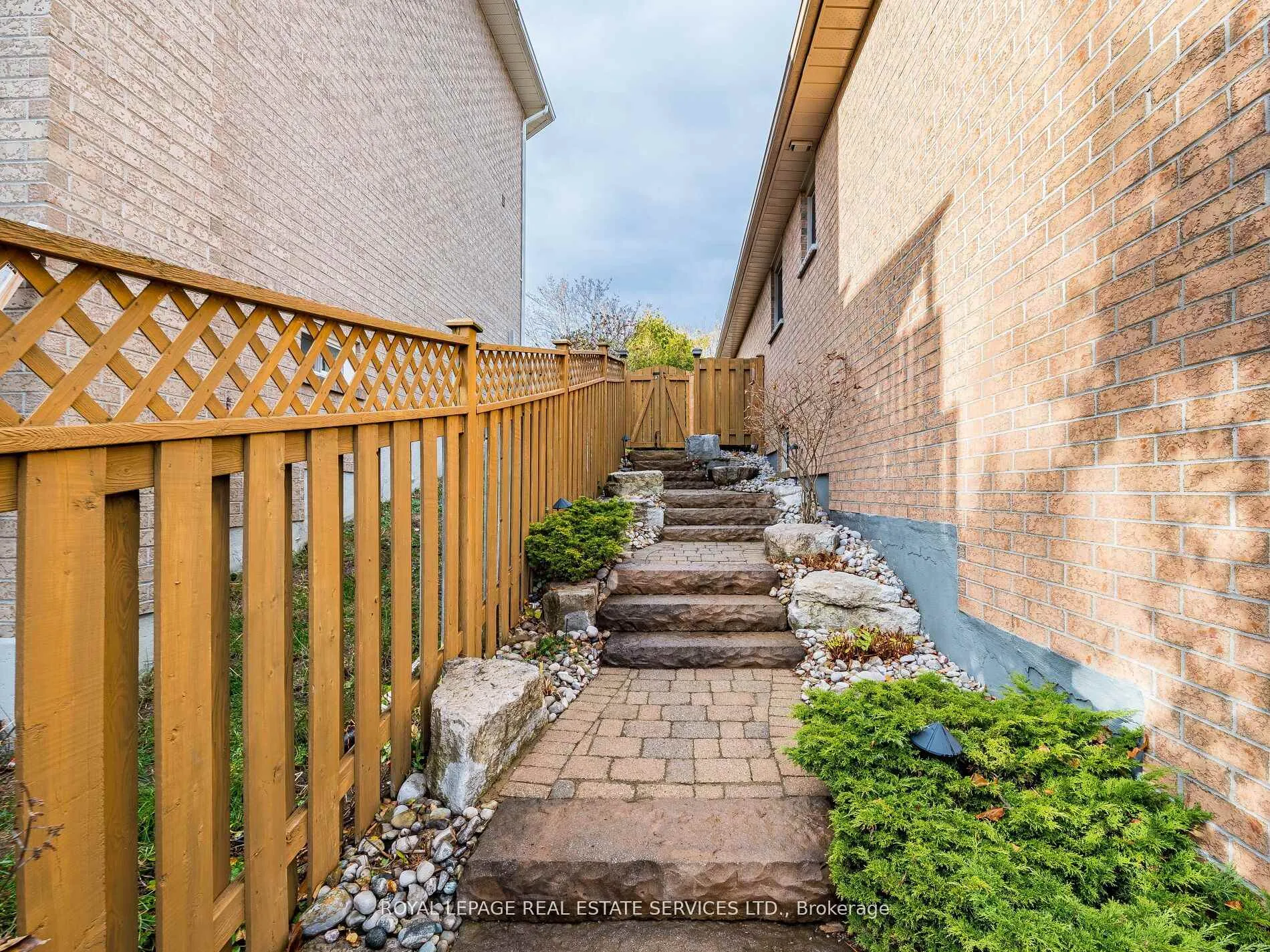 Photo 42 of 8 Macallister Court, Barrie, Letitia Heights — HOMEH
