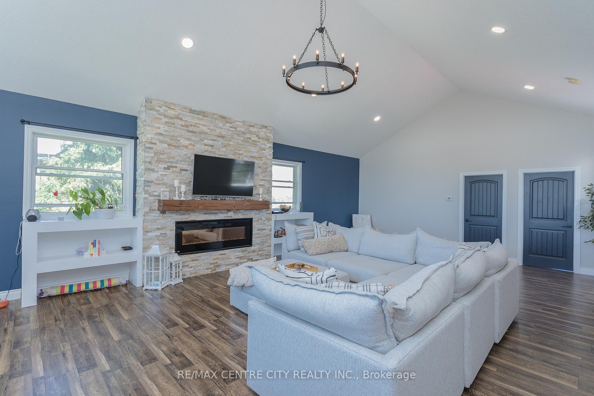 Photo 15 of 45024 Talbot Line, Central Elgin, Rural Central Elgin — HOMEH