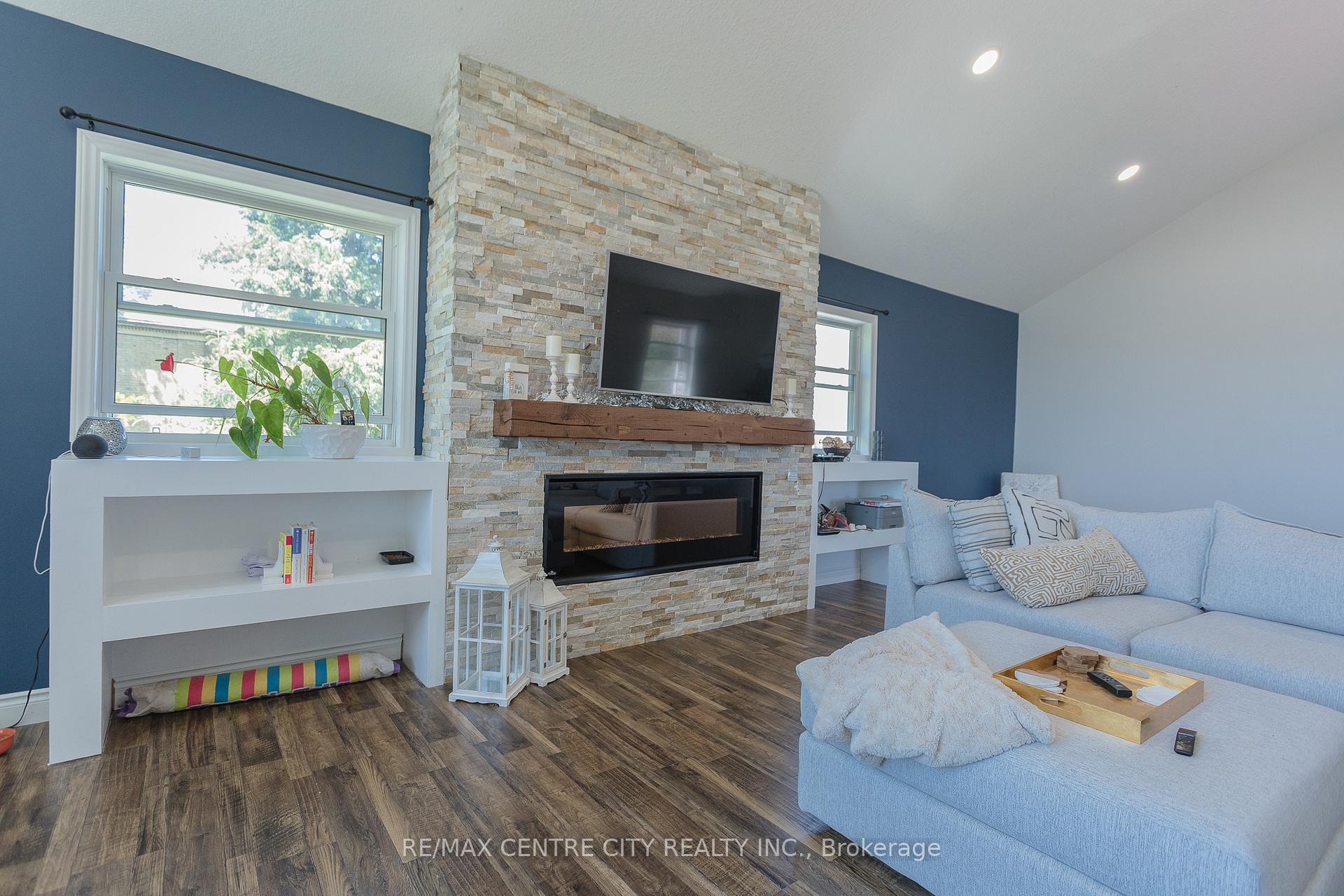 Photo 18 of 45024 Talbot Line, Central Elgin, Rural Central Elgin — HOMEH