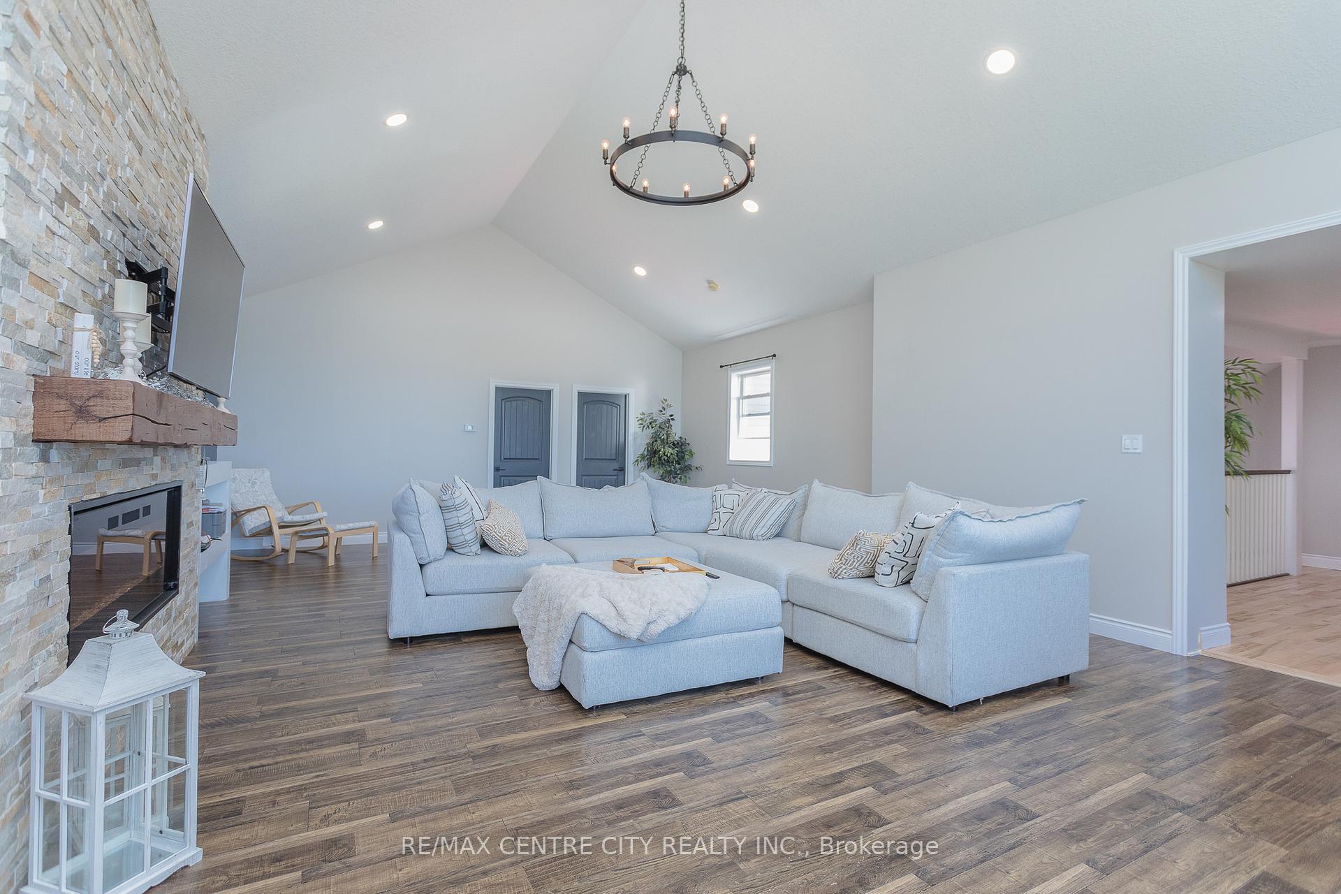 Photo 19 of 45024 Talbot Line, Central Elgin, Rural Central Elgin — HOMEH