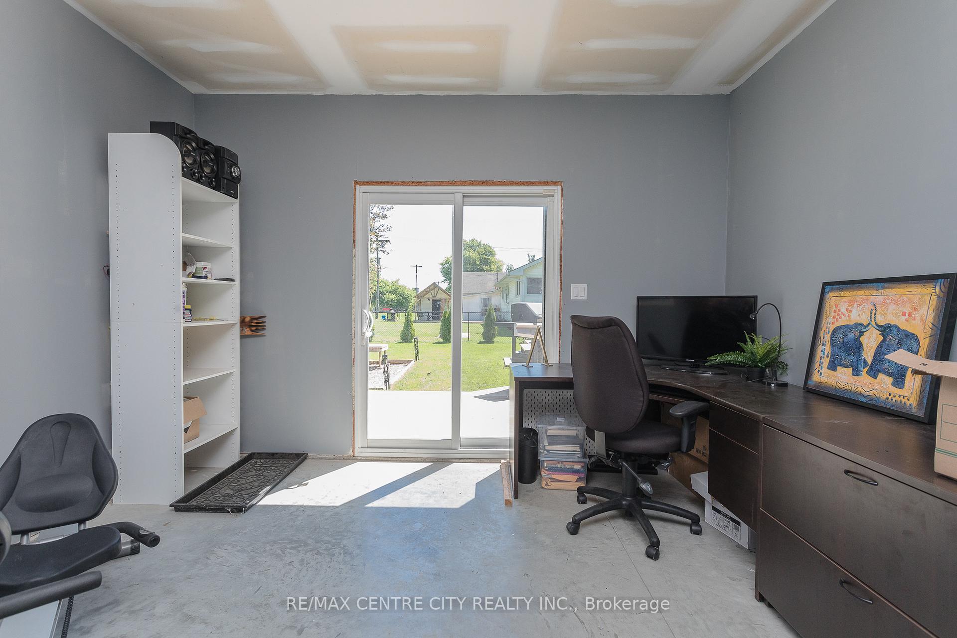 Photo 30 of 45024 Talbot Line, Central Elgin, Rural Central Elgin — HOMEH