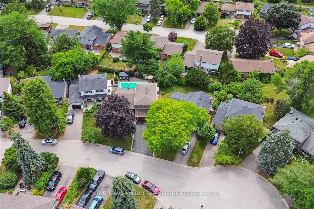 Photo 2 of 510 Fenwick Place, Burlington, Roseland — HOMEH