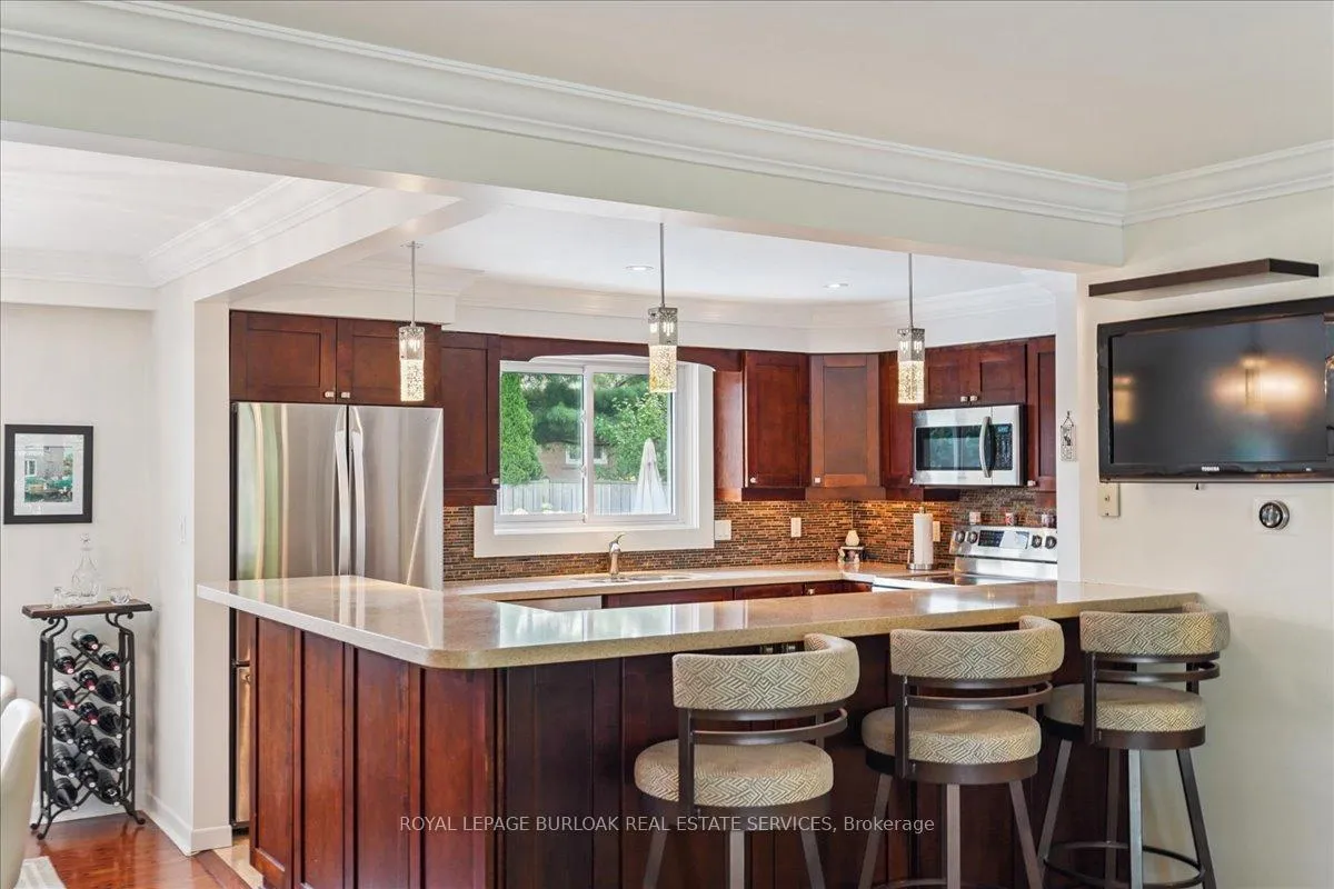 Photo 13 of 510 Fenwick Place, Burlington, Roseland — HOMEH