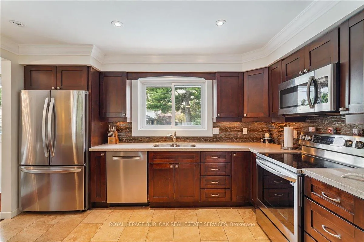 Photo 16 of 510 Fenwick Place, Burlington, Roseland — HOMEH