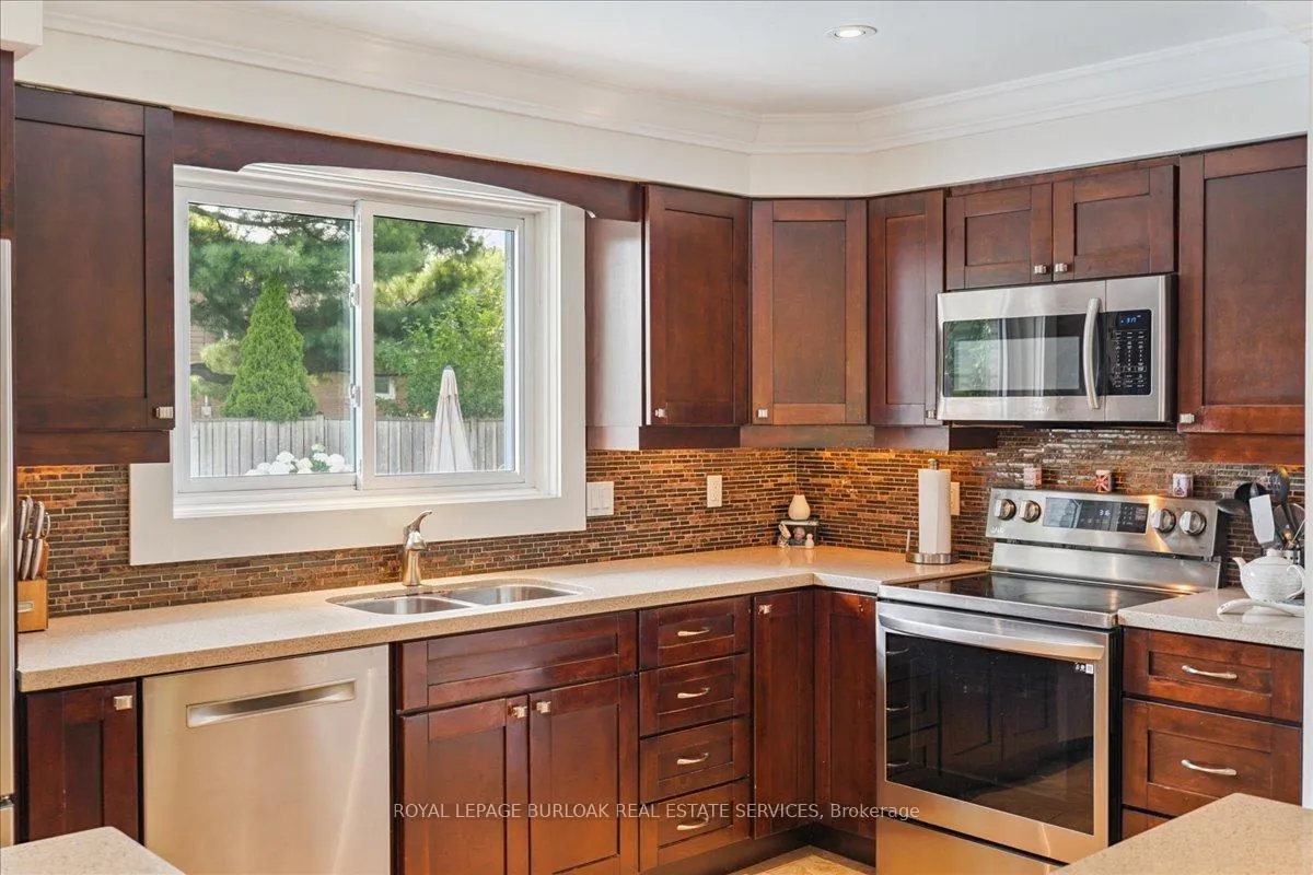 Photo 17 of 510 Fenwick Place, Burlington, Roseland — HOMEH