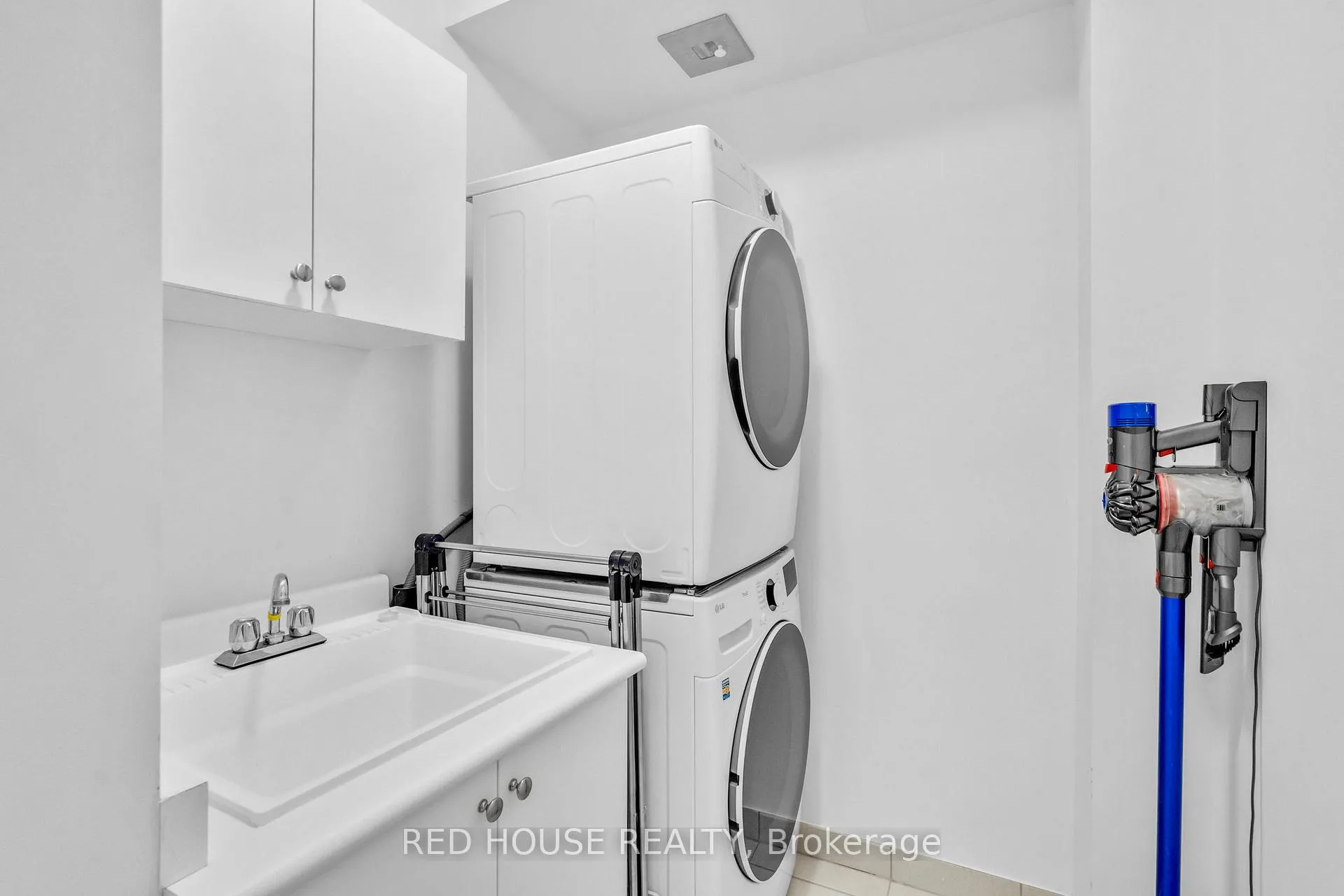 Photo 24 of 58 Hager Creek Terrace, Hamilton, Waterdown — HOMEH