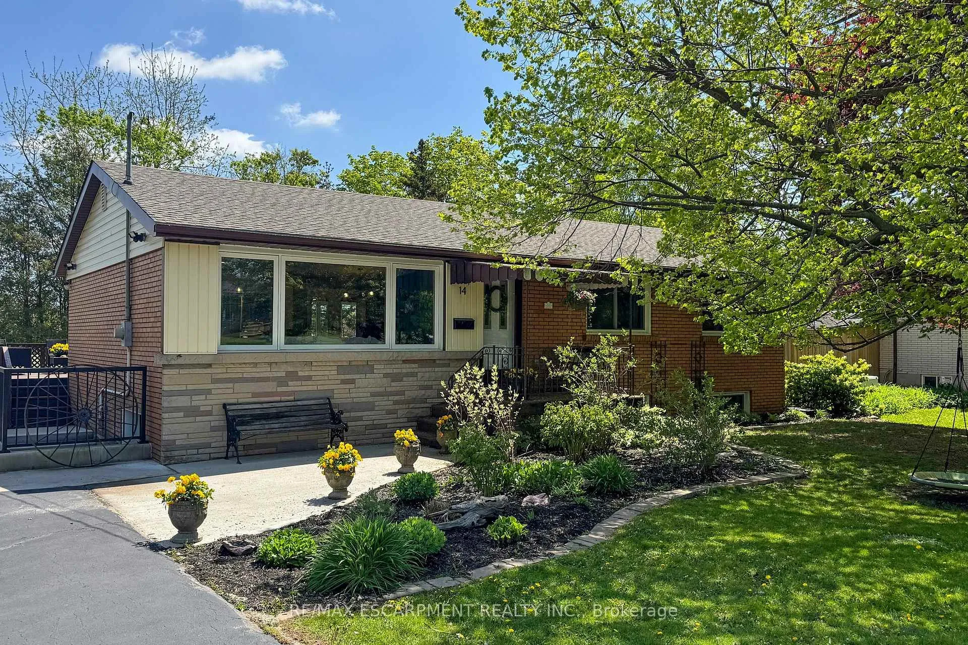 Photo 1 of 14 Algonquin Avenue, Hamilton, Greensville — HOMEH