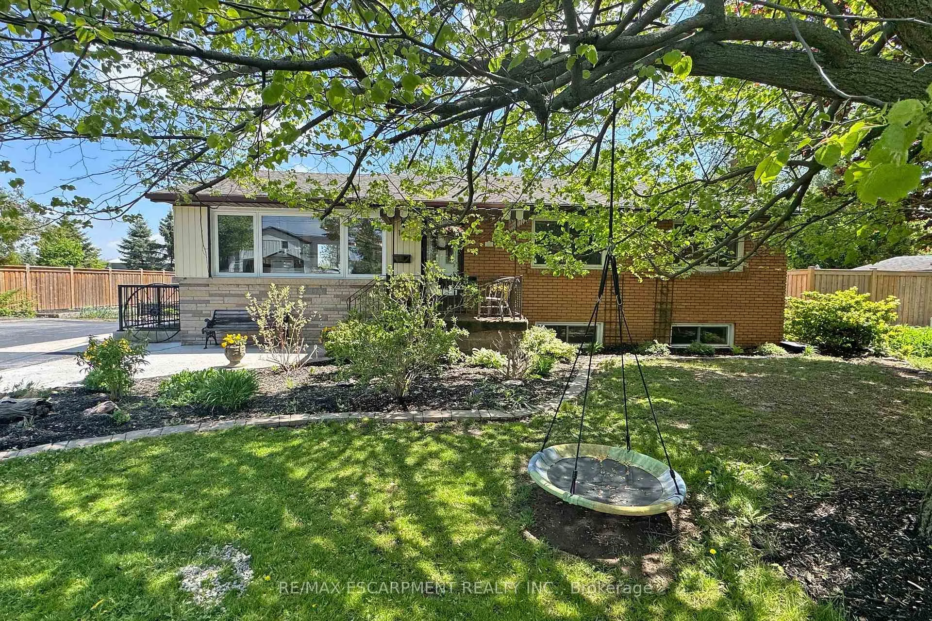 Photo 2 of 14 Algonquin Avenue, Hamilton, Greensville — HOMEH