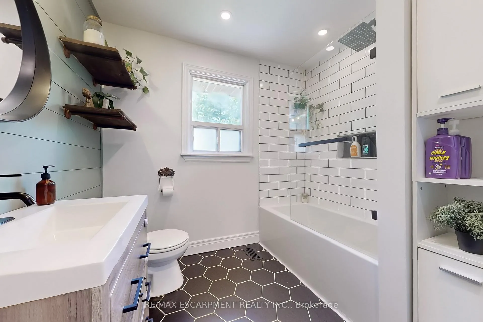 Photo 24 of 14 Algonquin Avenue, Hamilton, Greensville — HOMEH