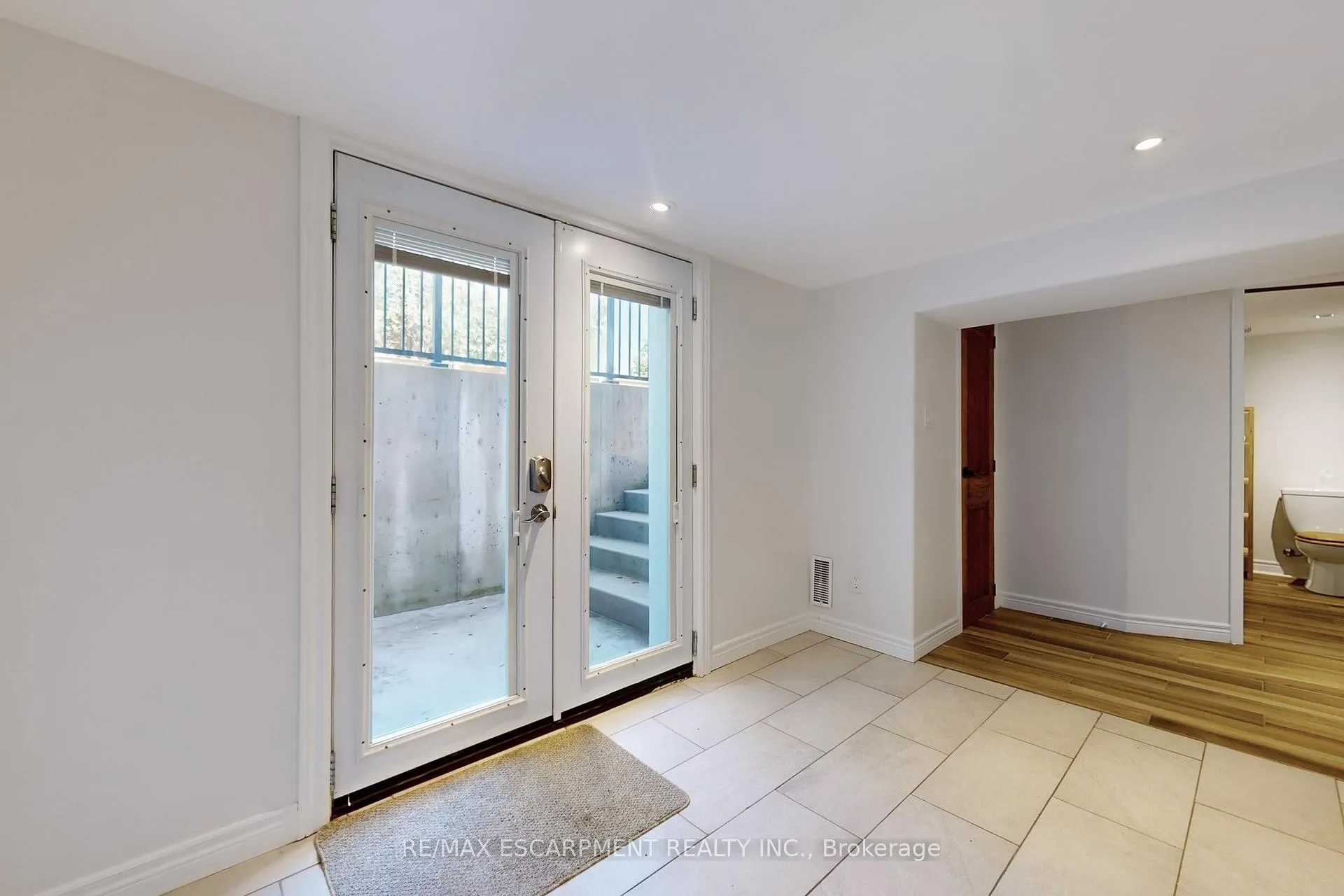 Photo 26 of 14 Algonquin Avenue, Hamilton, Greensville — HOMEH