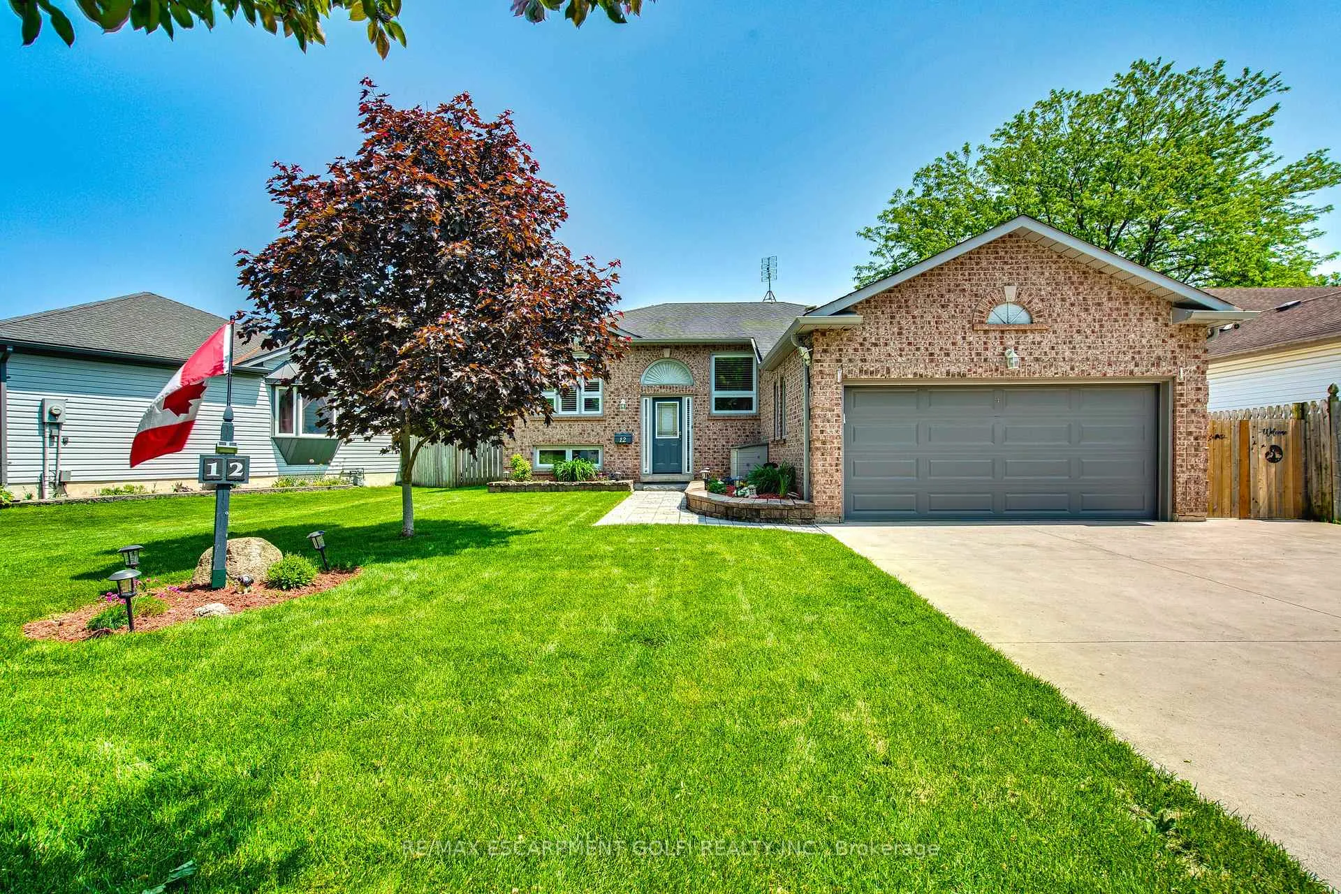 Photo 1 of 12 Woodside Square, Pelham, Fonthill — HOMEH