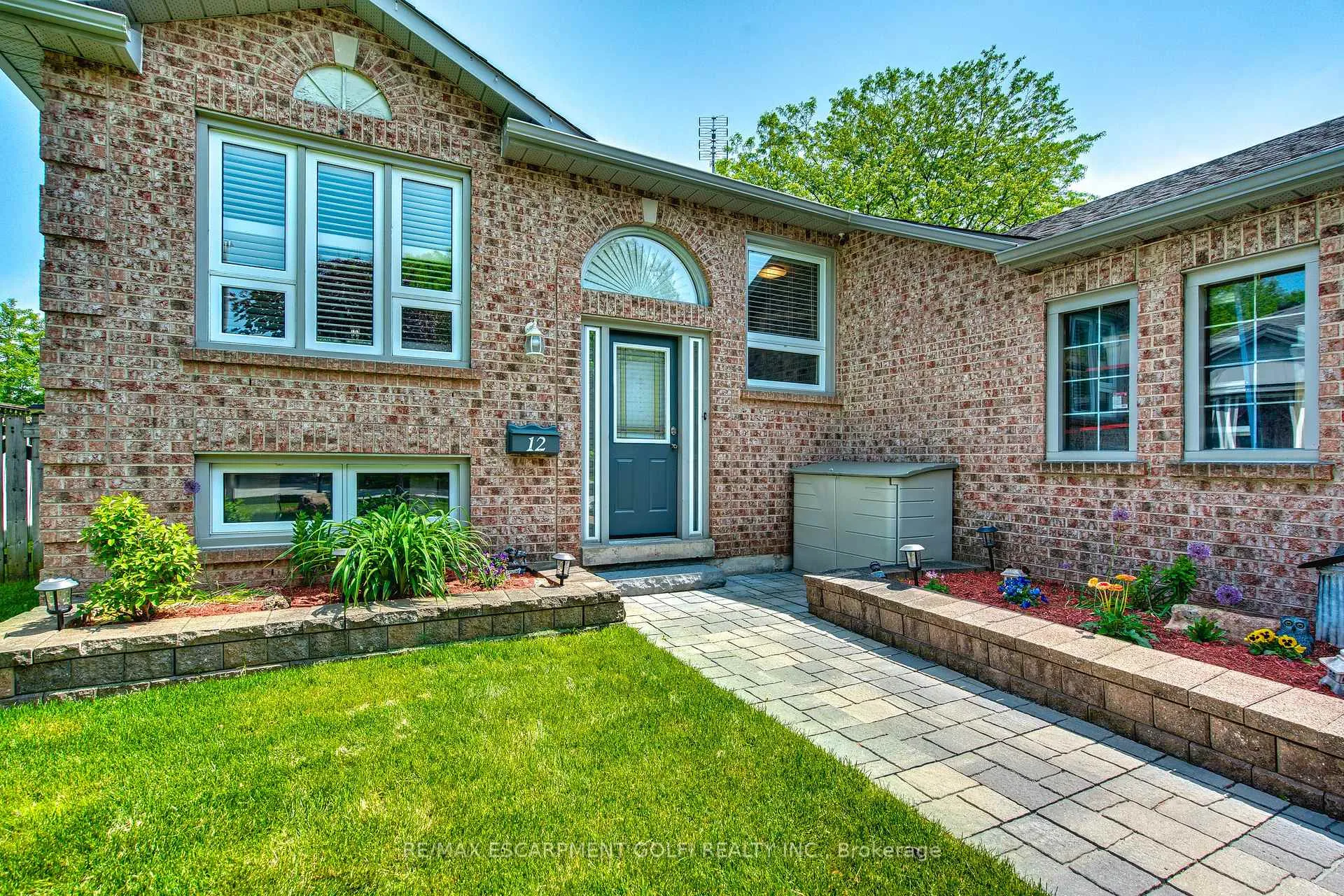 Photo 4 of 12 Woodside Square, Pelham, Fonthill — HOMEH